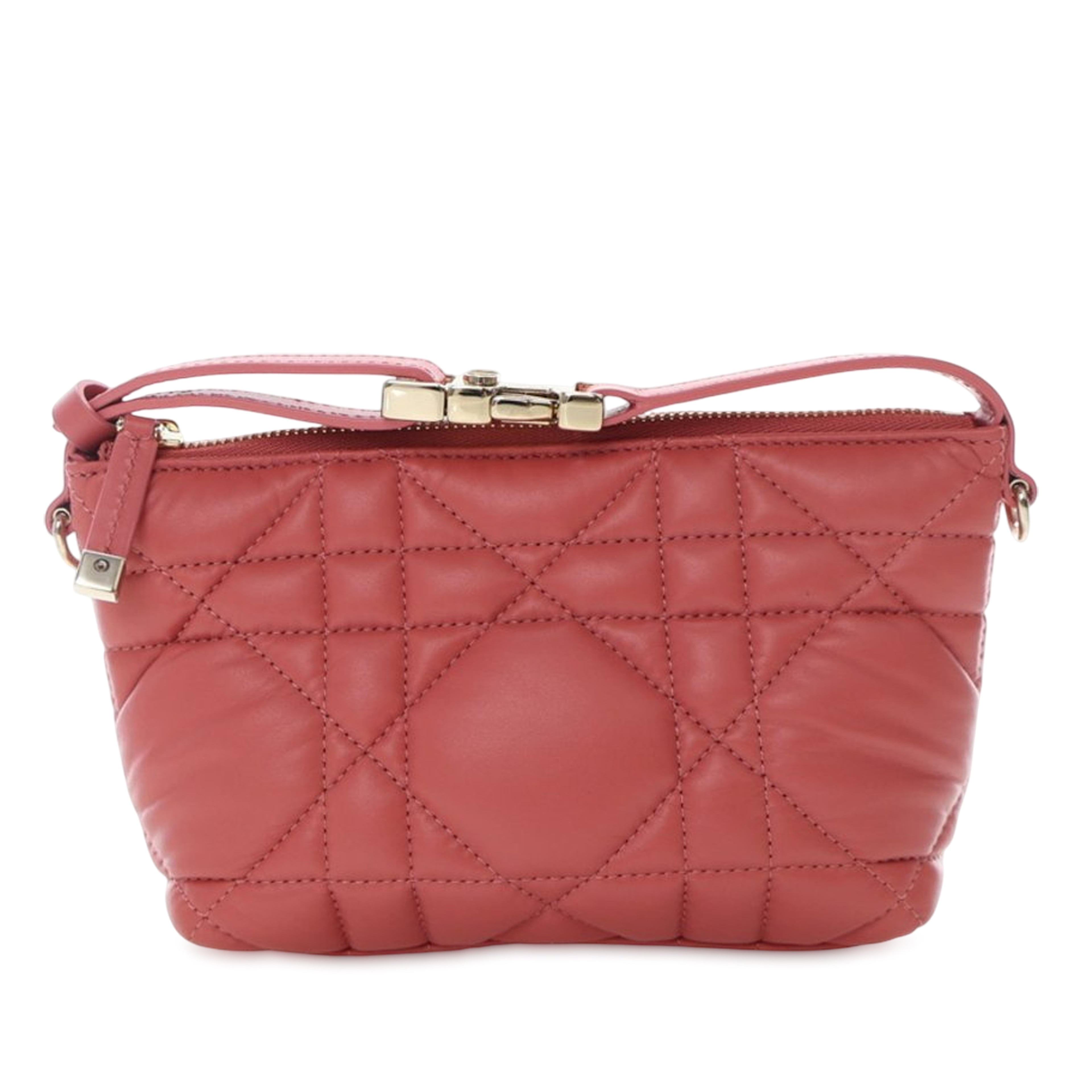 Dior Small Calfskin Macrocannage Diortravel Nomad Pouch, från Luxclusif, i färgen blush. Klicka för att öppna bilden i stort format