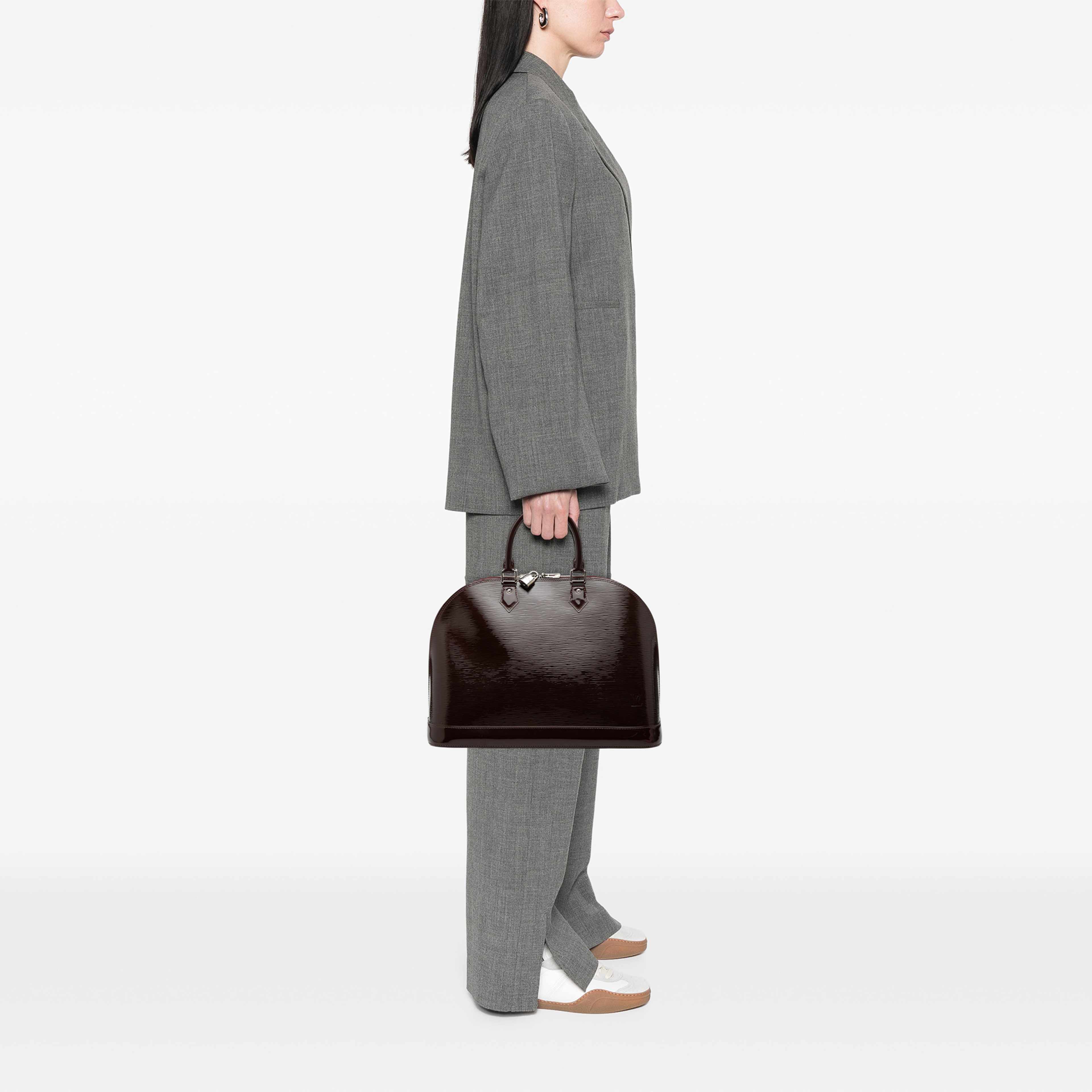 Louis Vuitton Electric Epi Alma Gm, från Luxclusif, i färgen röd. Klicka för att öppna bilden i stort format