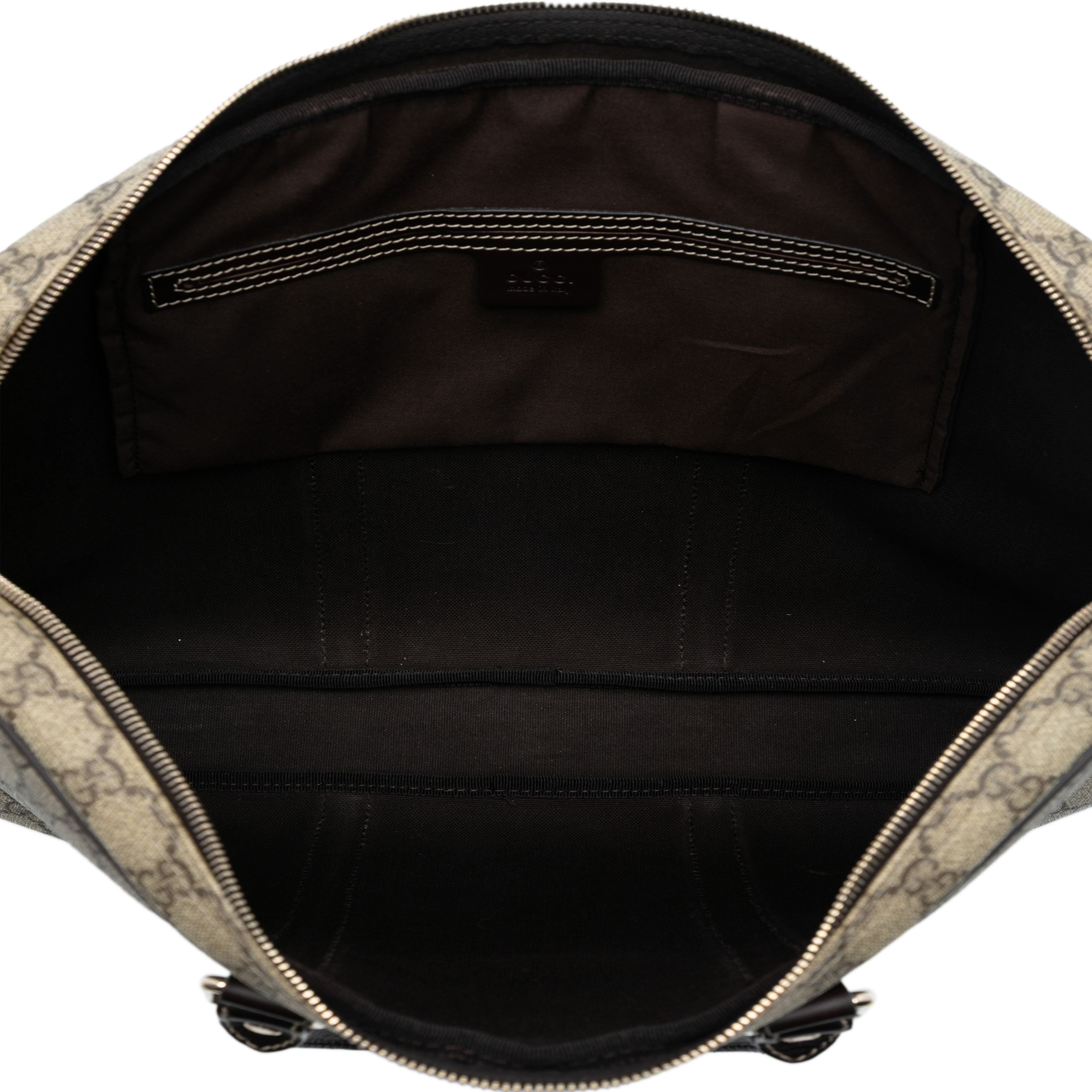 Gucci Gg Supreme Business Bag, från Luxclusif, i färgen beige. Klicka för att öppna bilden i stort format