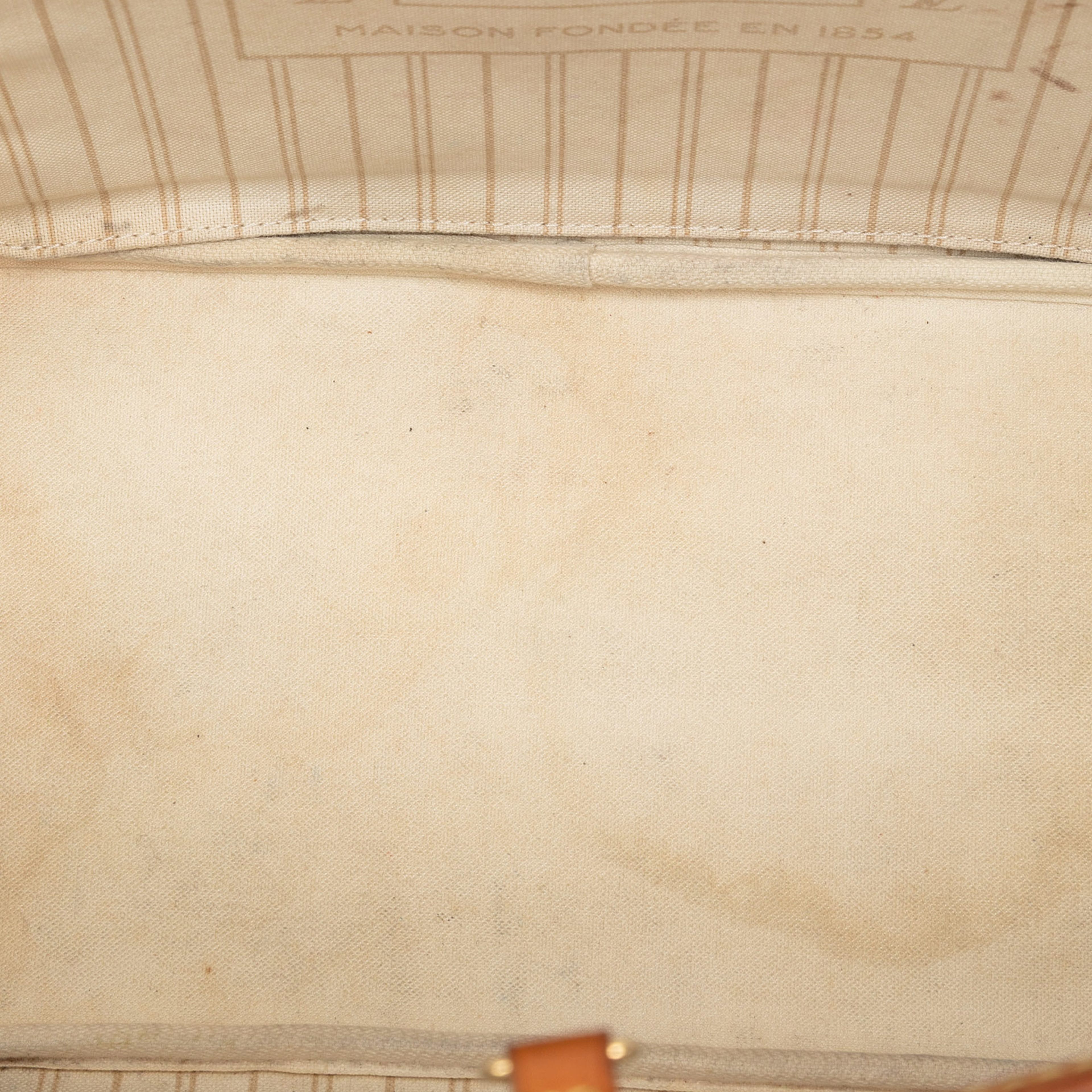 Louis Vuitton Damier Azur Neverfull Mm, från Luxclusif, i färgen white. Klicka för att öppna bilden i stort format