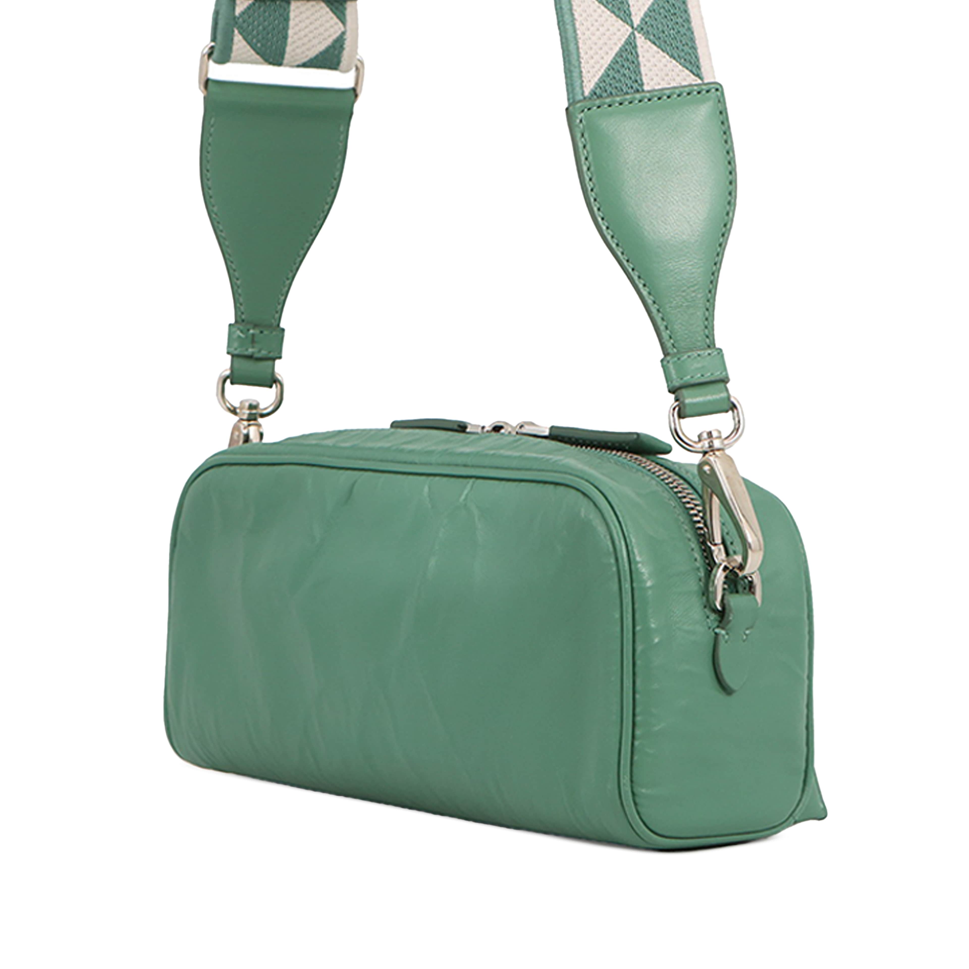Prada Nappa Antique Multi Pocket Crossbody, från Luxclusif, i färgen grön. Klicka för att öppna bilden i stort format