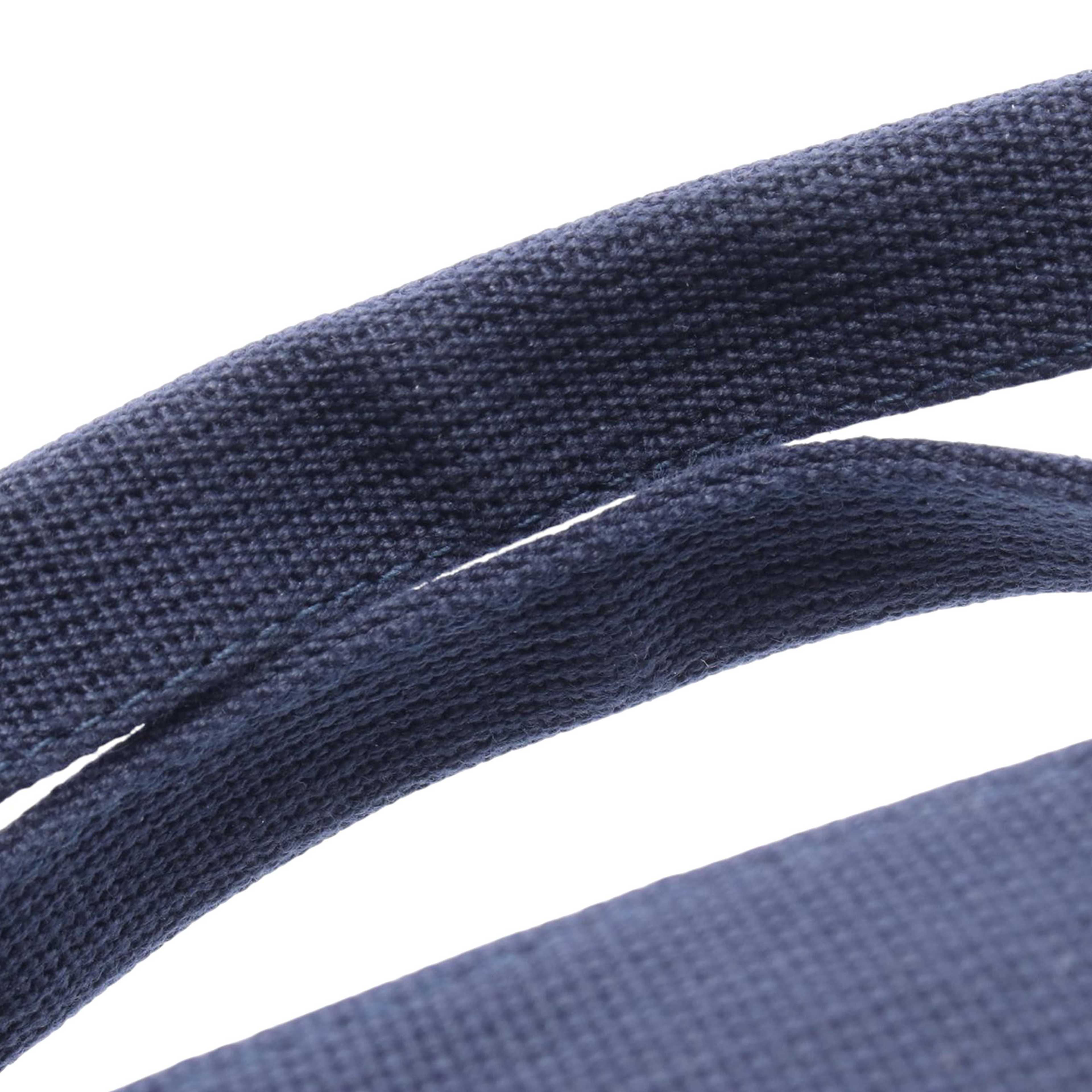 Hermès Toile Basket Tote, från Luxclusif, i färgen light blue. Klicka för att öppna bilden i stort format