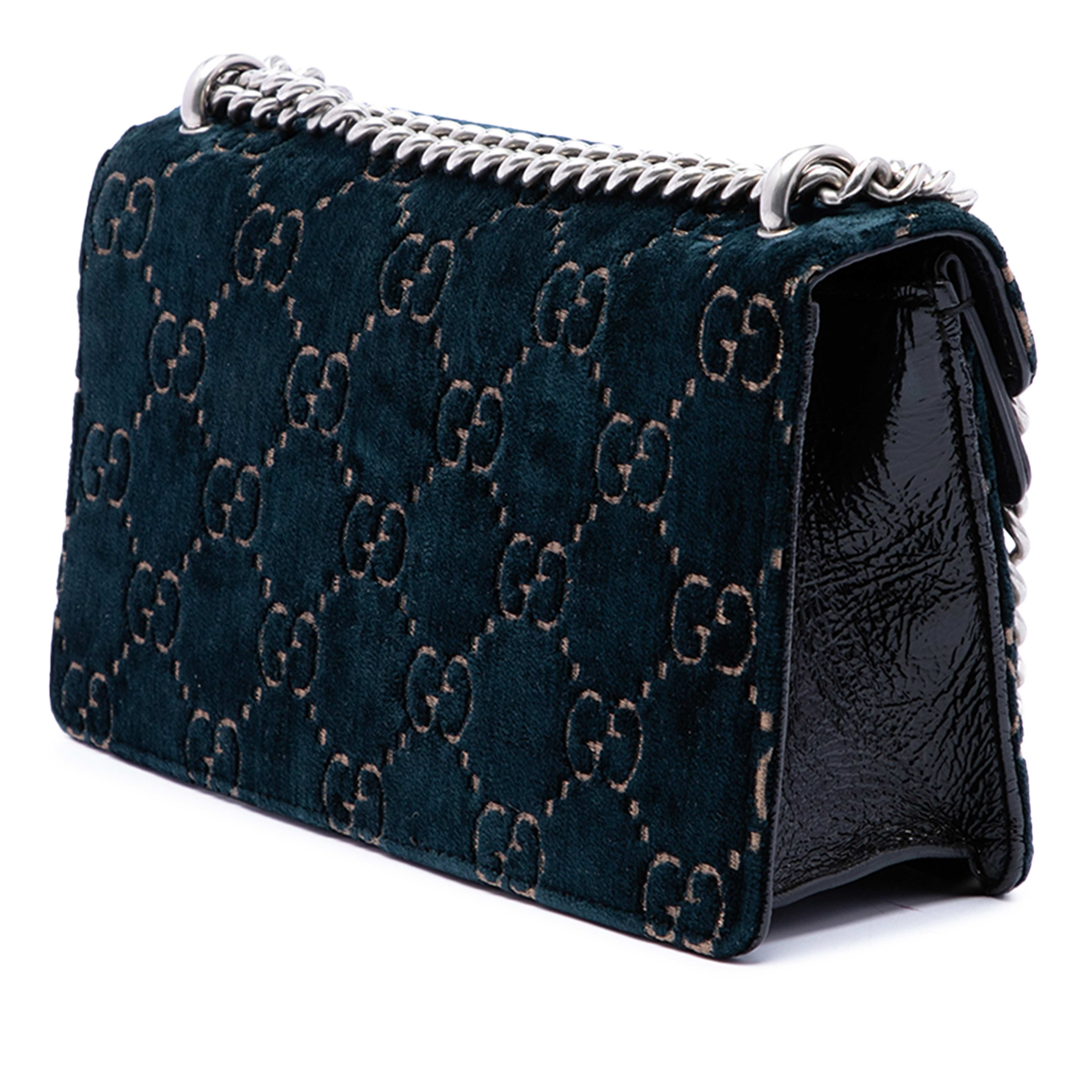 Gucci Medium Gg Velvet Dionysus Crossbody, från Luxclusif, i färgen blå. Klicka för att öppna bilden i stort format