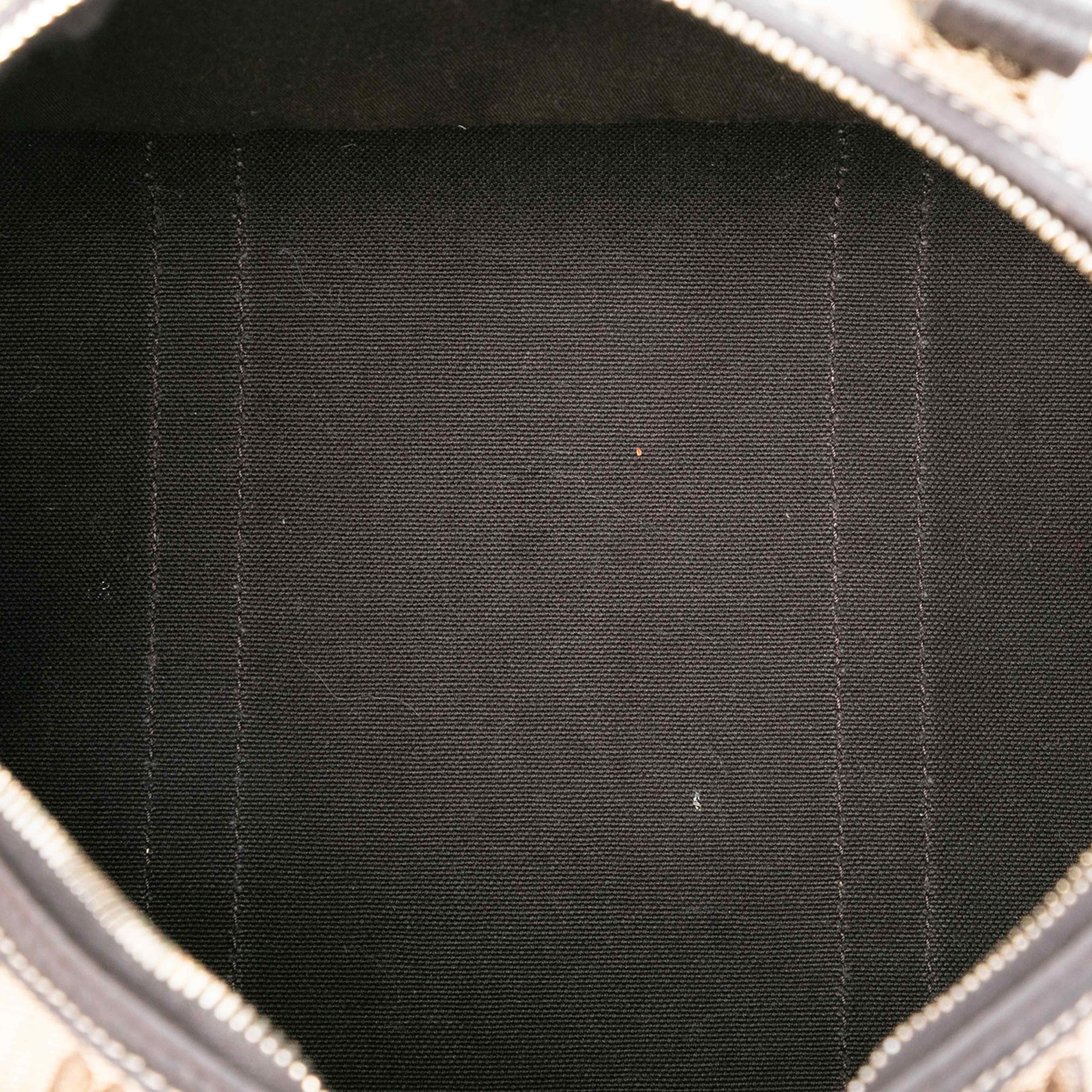 Gucci Medium Gg Crystal Joy Boston Bag, från Luxclusif, i färgen beige. Klicka för att öppna bilden i stort format