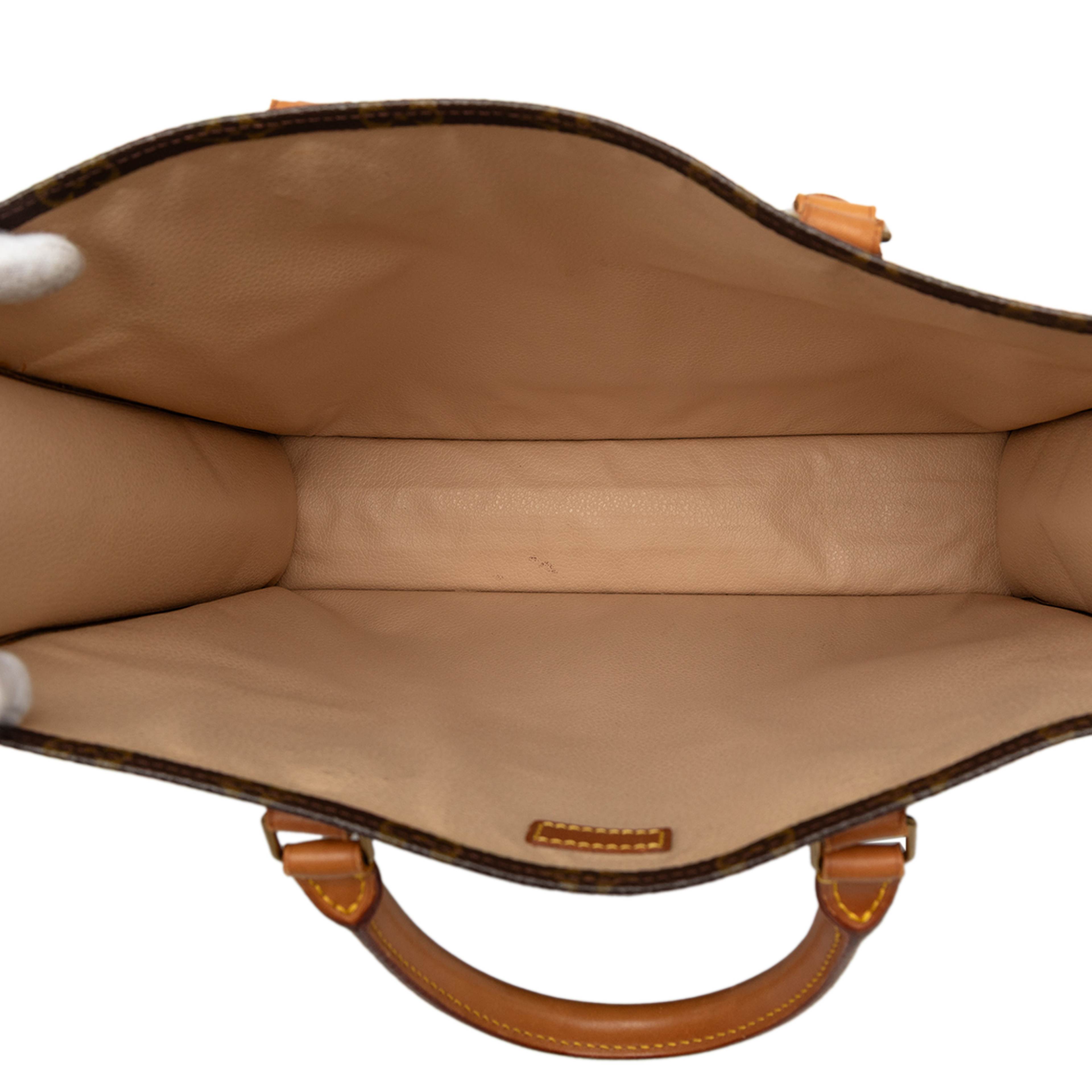 Louis Vuitton Monogram Sac Plat, från Luxclusif, i färgen brown. Klicka för att öppna bilden i stort format