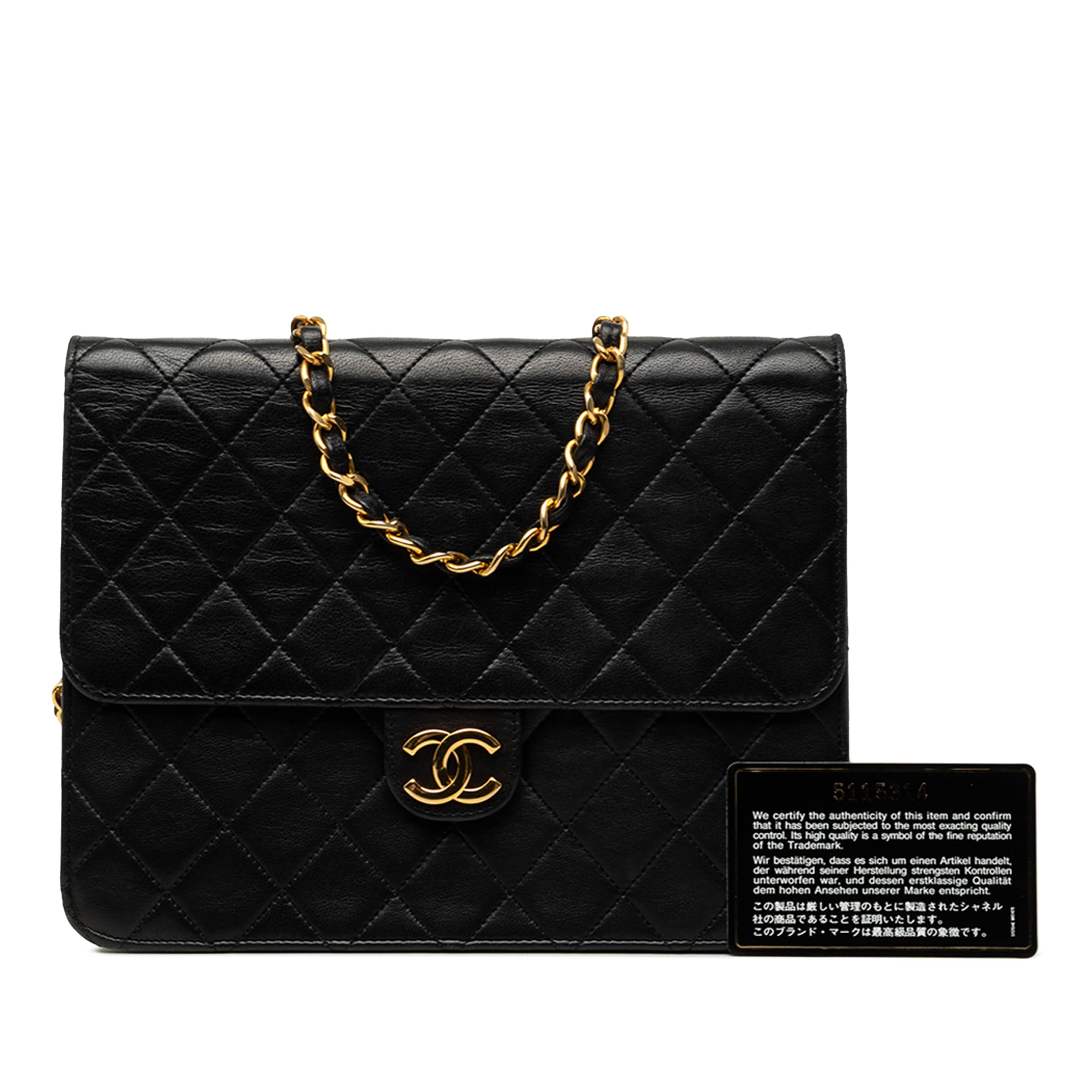Chanel Small Cc Quilted Lambskin Single Flap, från Luxclusif, i färgen svart. Klicka för att öppna bilden i stort format