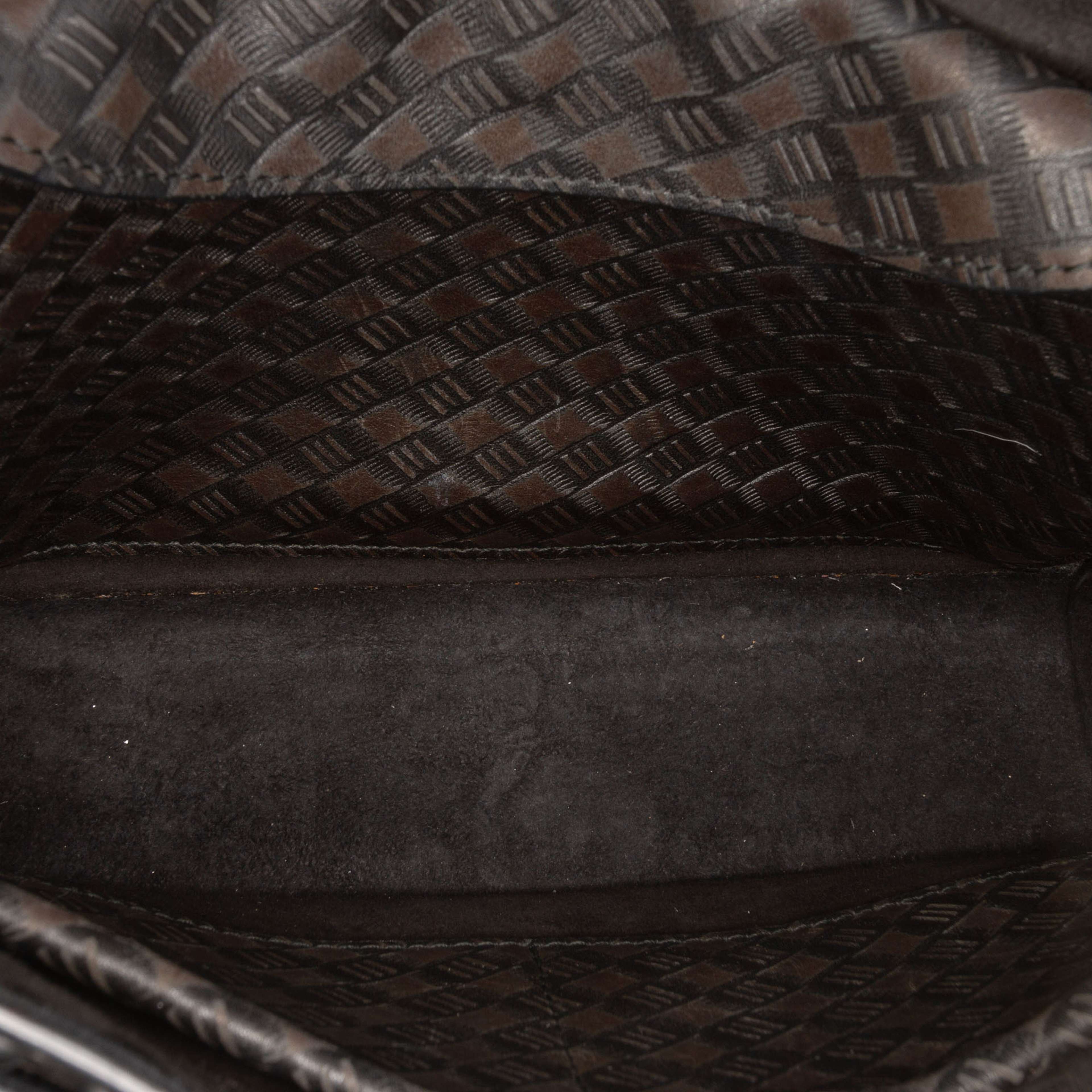 Dior Medium Embossed Calfskin Studded Jadior Chain Flap, från Luxclusif, i färgen black. Klicka för att öppna bilden i stort format