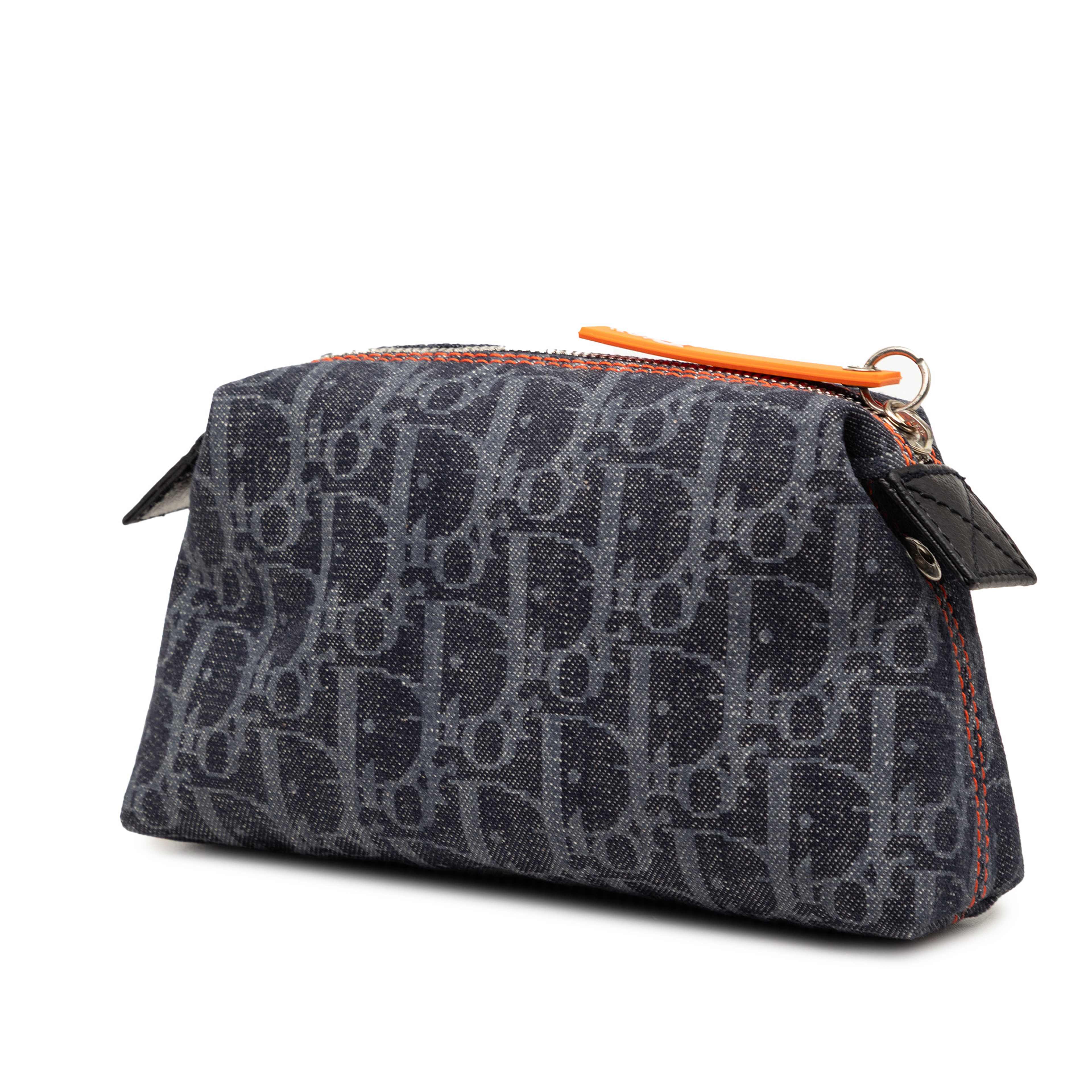 Dior Diorissimo Trotter Denim Flight Cosmetic Pouch, från Luxclusif, i färgen dark blue. Klicka för att öppna bilden i stort format