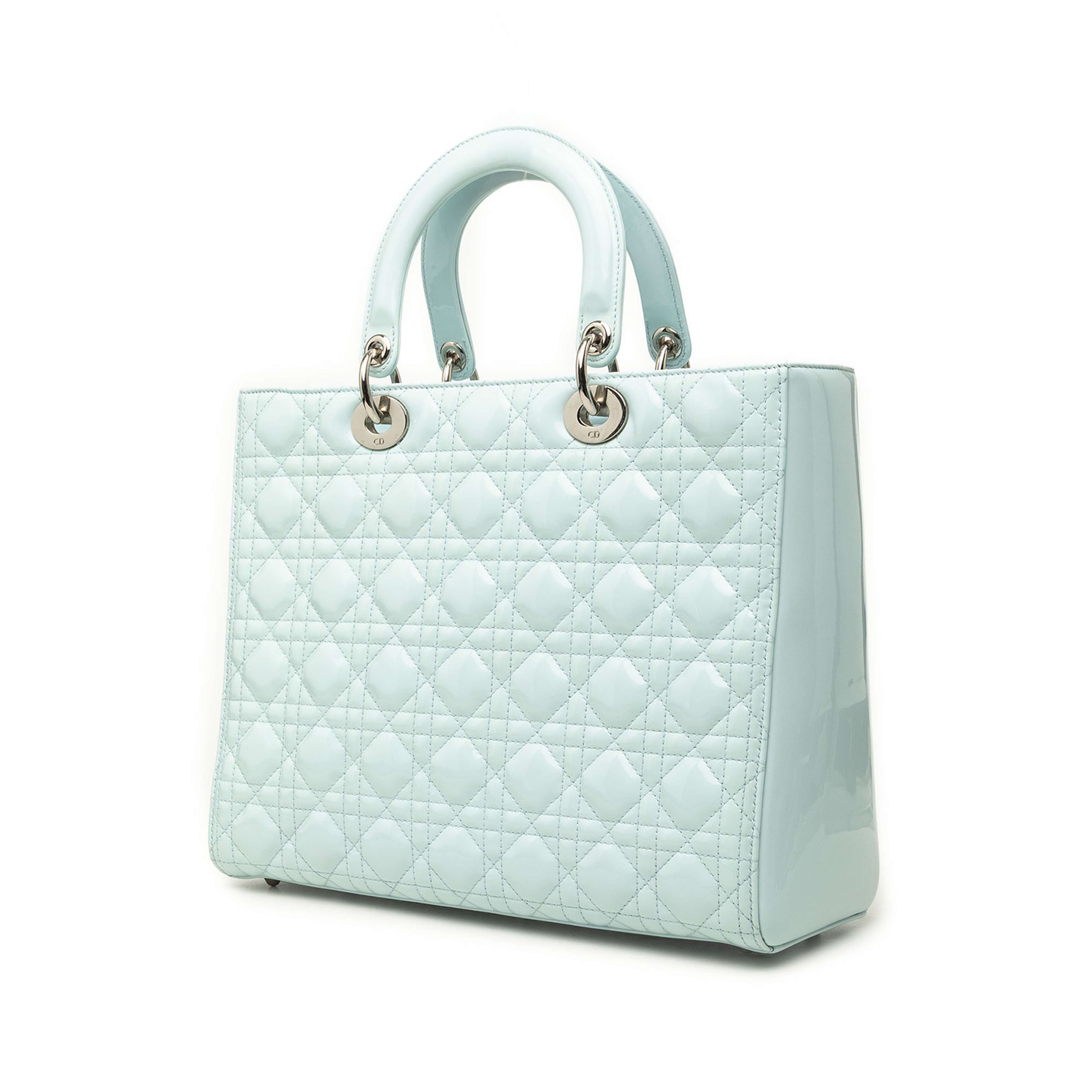 Dior Large Patent Cannage Lady Dior, från Luxclusif, i färgen blå. Klicka för att öppna bilden i stort format