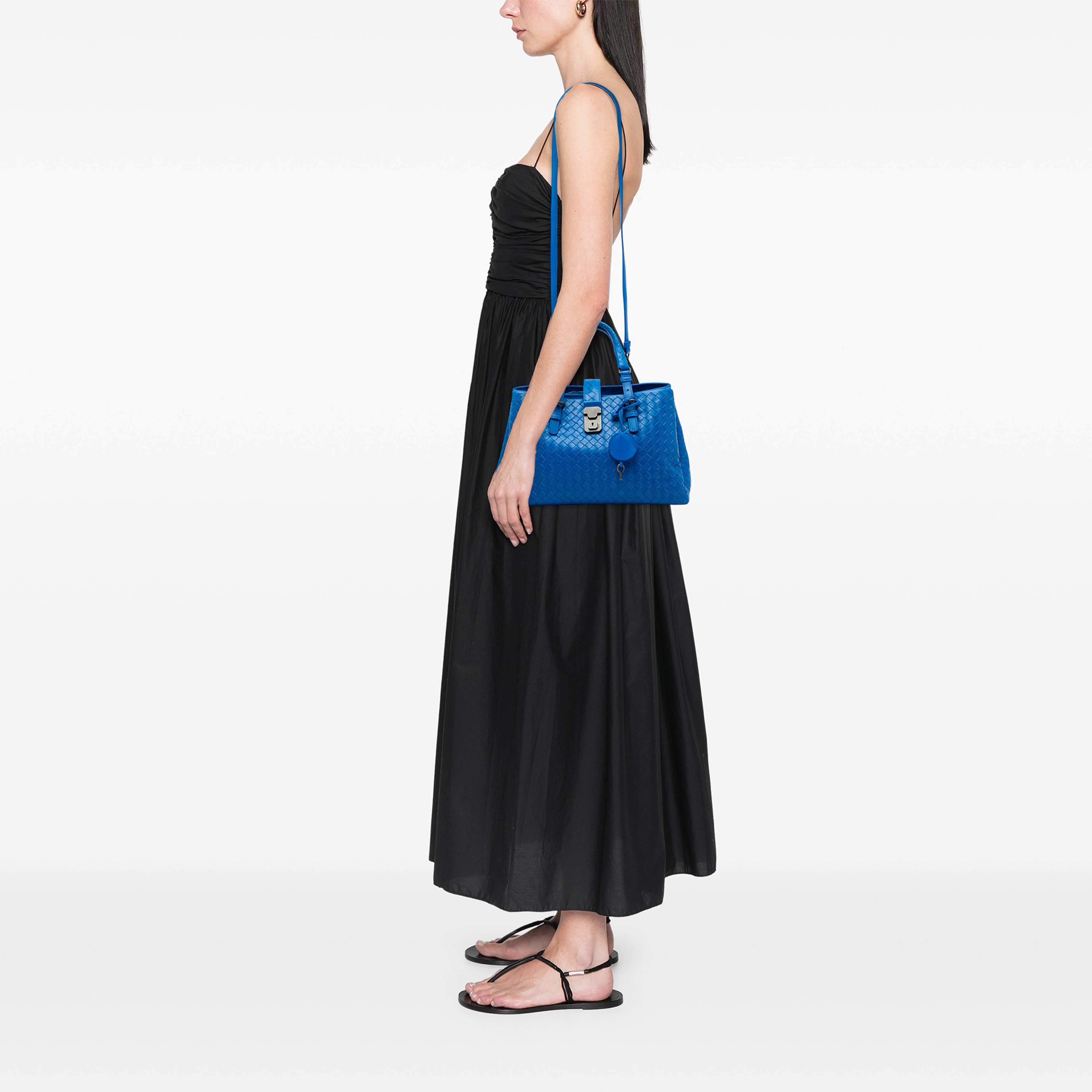Bottega Veneta Small Nappa Intrecciato Roma Satchel, från Luxclusif, i färgen blå. Klicka för att öppna bilden i stort format