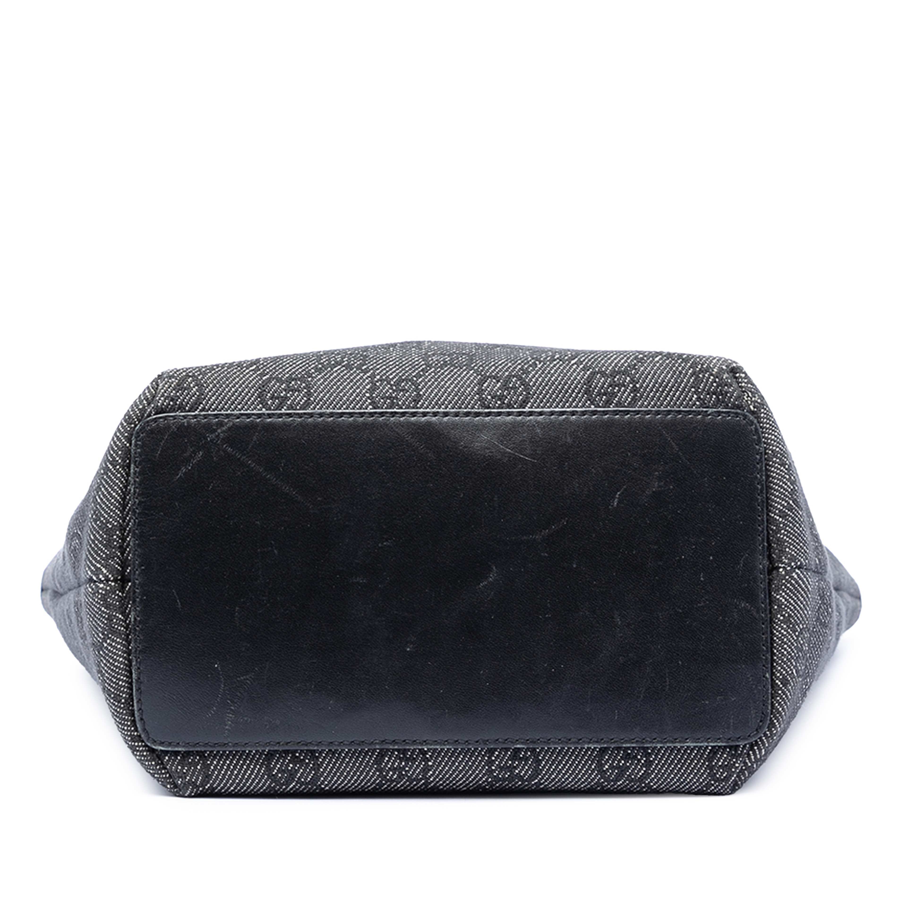 Gucci Gg Denim  Shoulder Bag, från Luxclusif, i färgen dark gray. Klicka för att öppna bilden i stort format