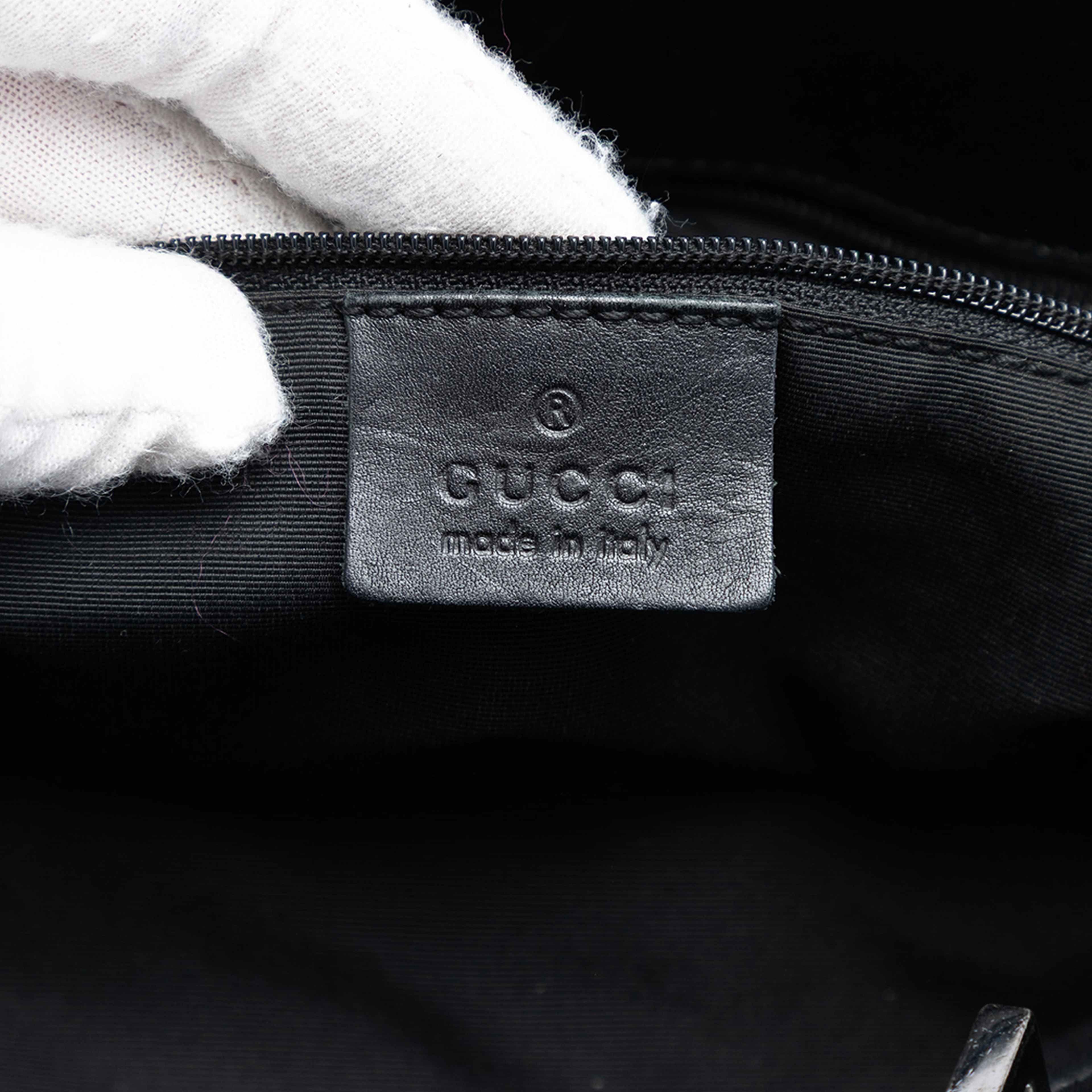 Gucci Gg Denim  Shoulder Bag, från Luxclusif, i färgen dark gray. Klicka för att öppna bilden i stort format