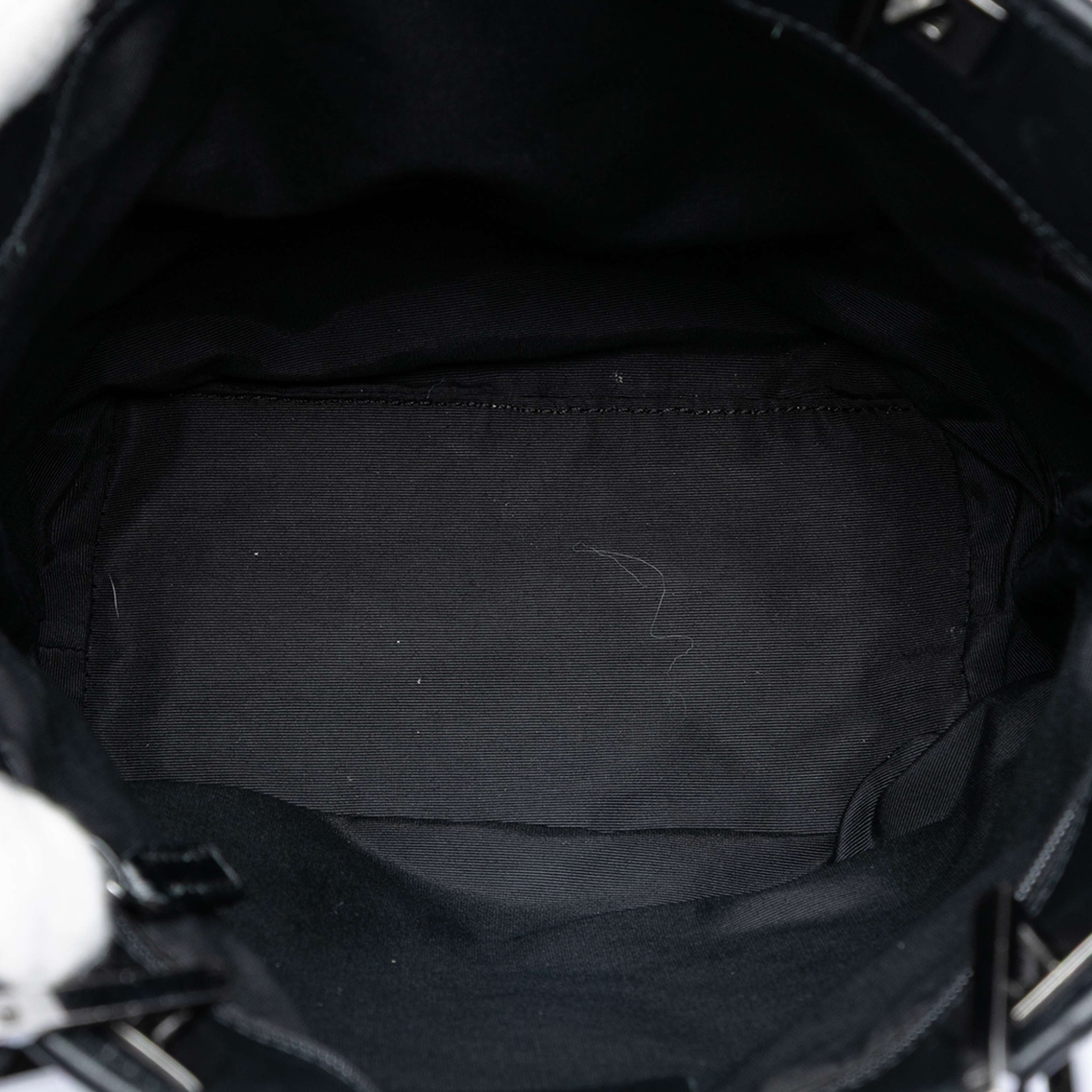 Gucci Gg Denim  Shoulder Bag, från Luxclusif, i färgen dark gray. Klicka för att öppna bilden i stort format