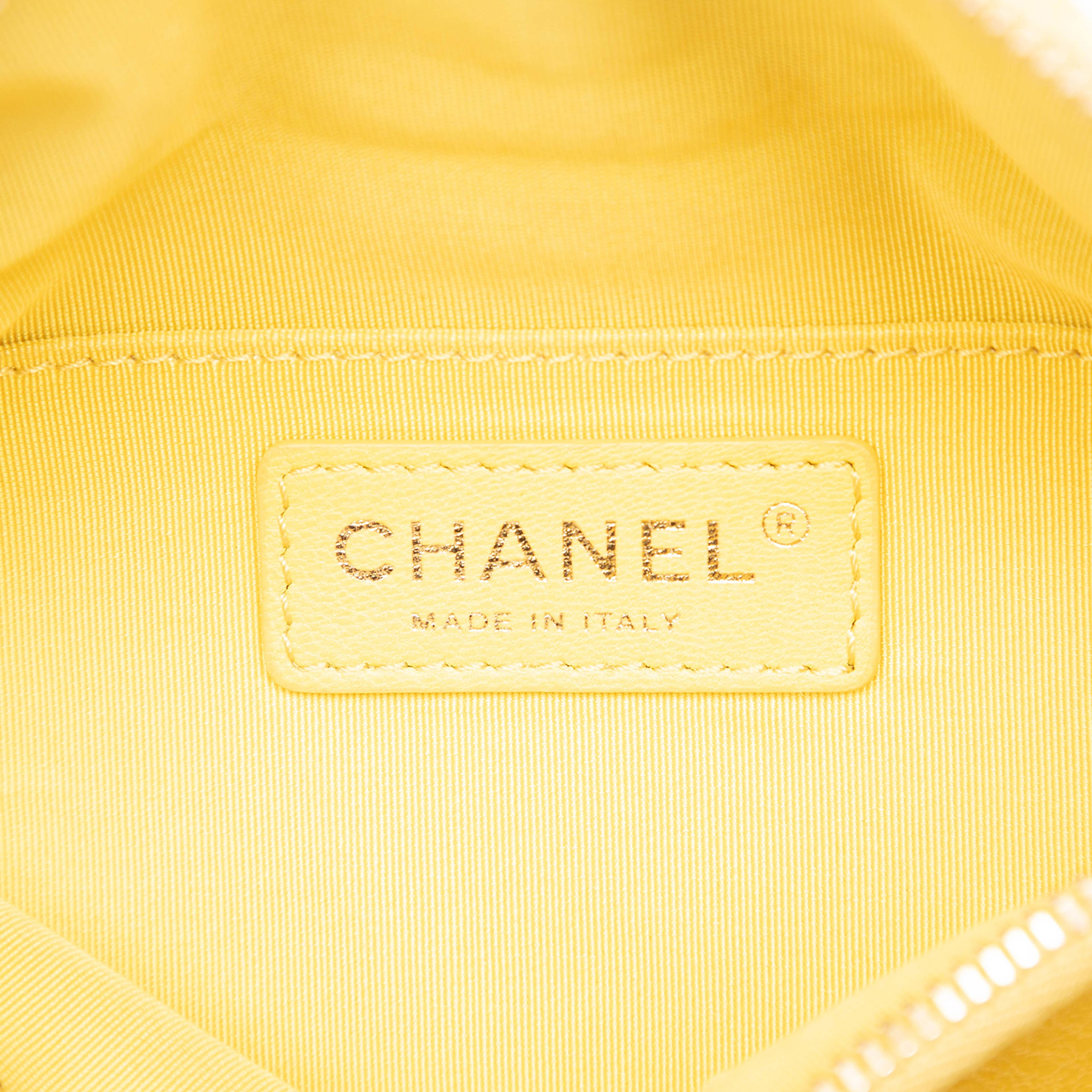 Chanel Quilted Lambskin Classic Bi Waist Bag, från Luxclusif, i färgen gul. Klicka för att öppna bilden i stort format