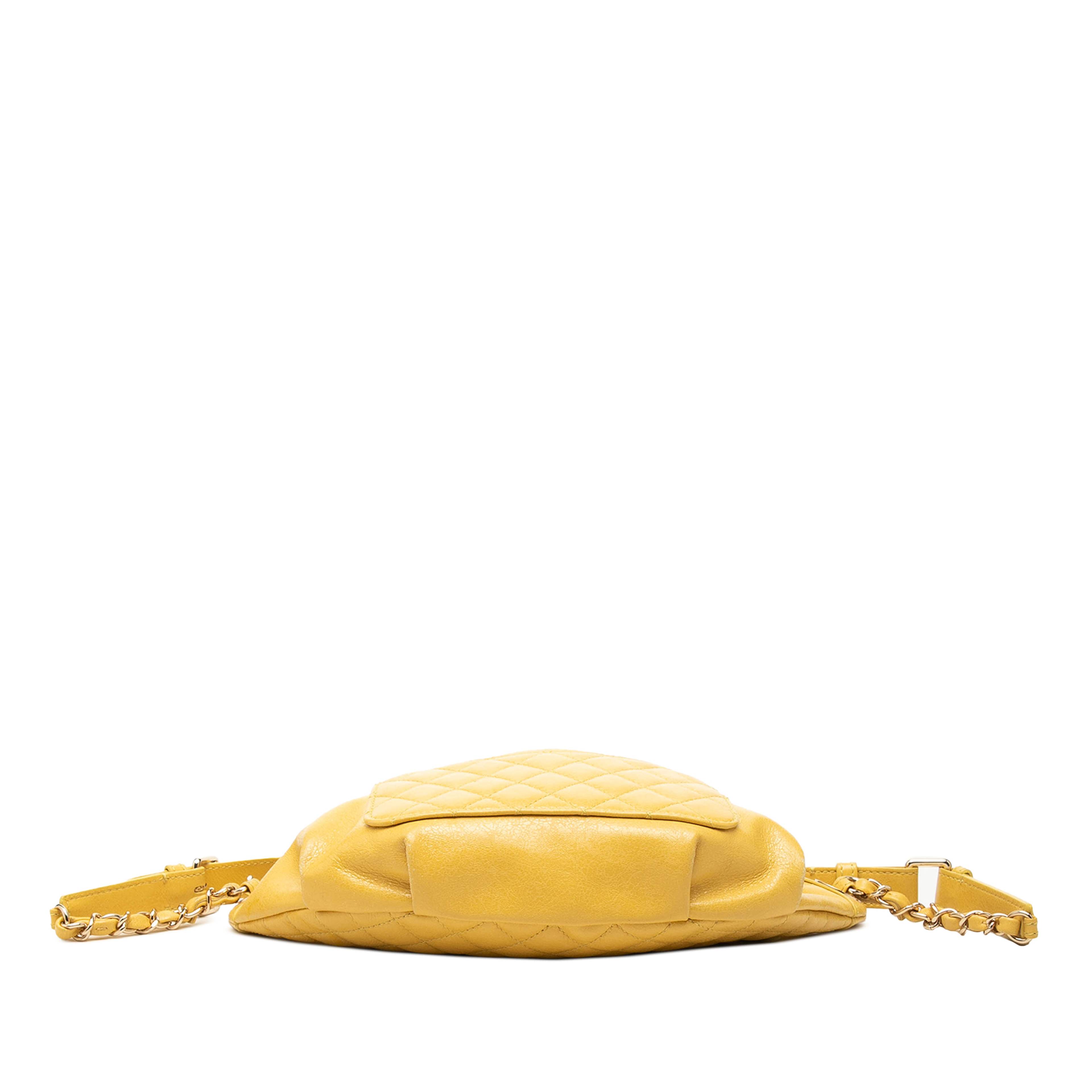 Chanel Quilted Lambskin Classic Bi Waist Bag, från Luxclusif, i färgen gul. Klicka för att öppna bilden i stort format