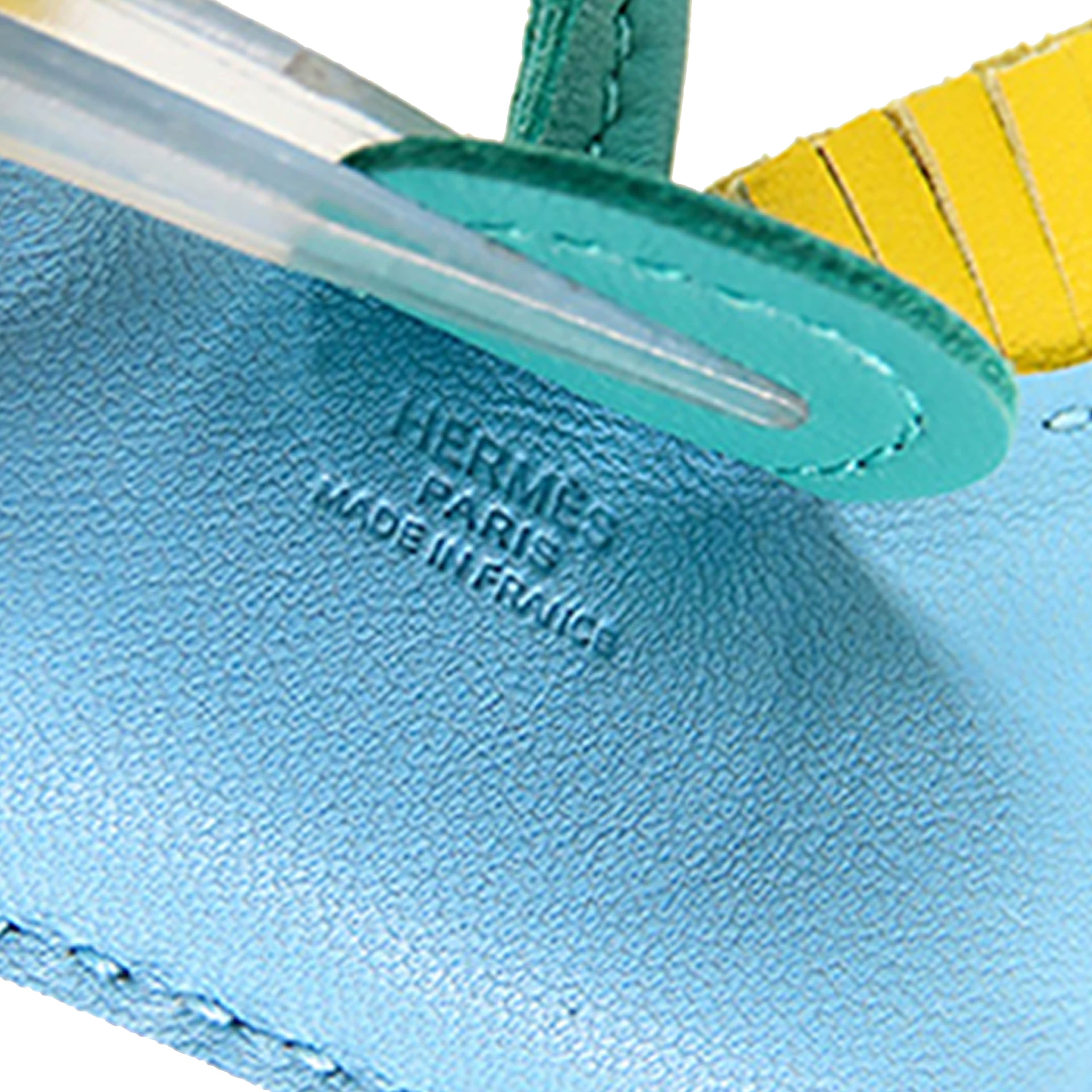 Hermès Milo Lambskin And Swift Grigri Rodeo Pegase Bag Charm Pm, från Luxclusif, i färgen light blue. Klicka för att öppna bilden i stort format