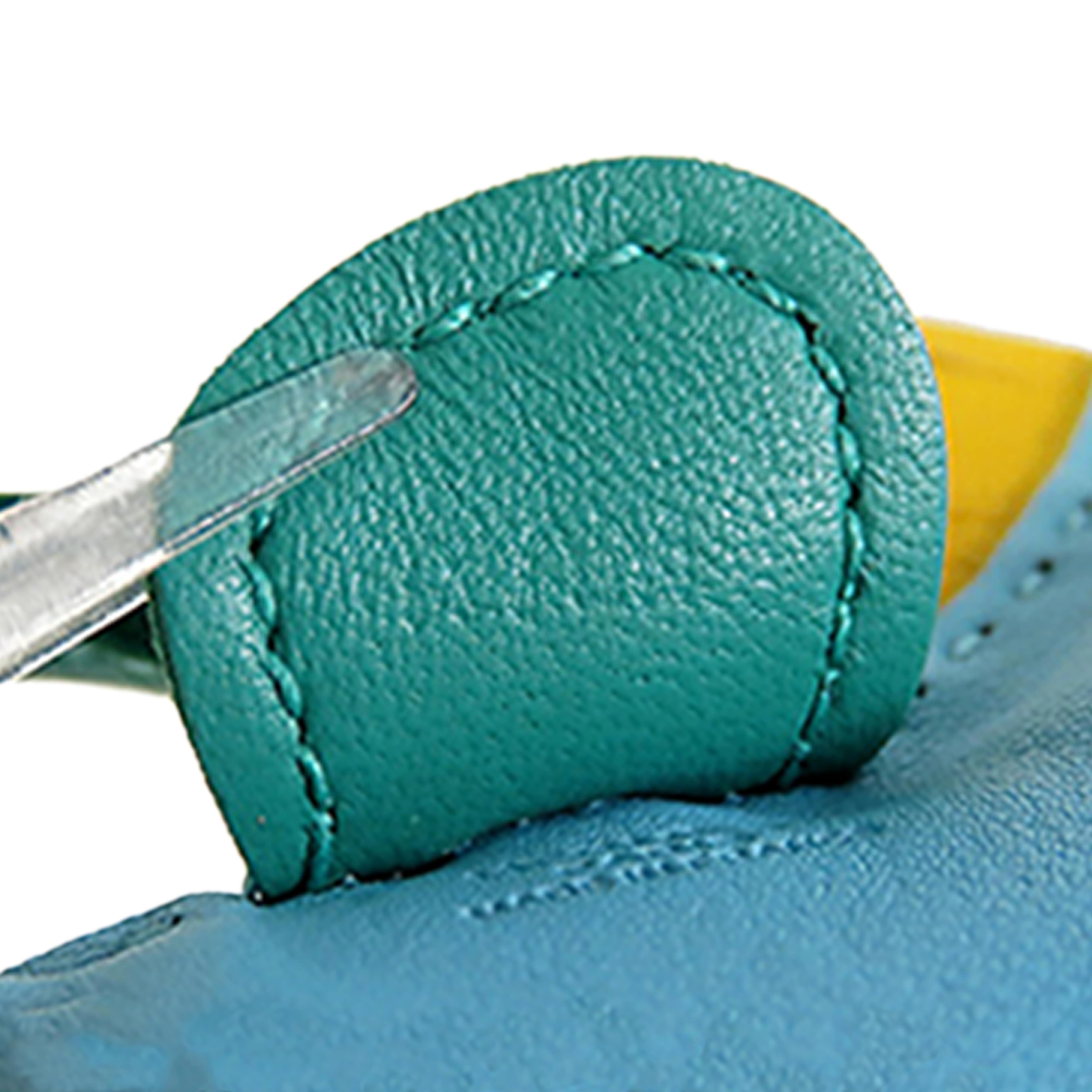 Hermès Milo Lambskin And Swift Grigri Rodeo Pegase Bag Charm Pm, från Luxclusif, i färgen light blue. Klicka för att öppna bilden i stort format