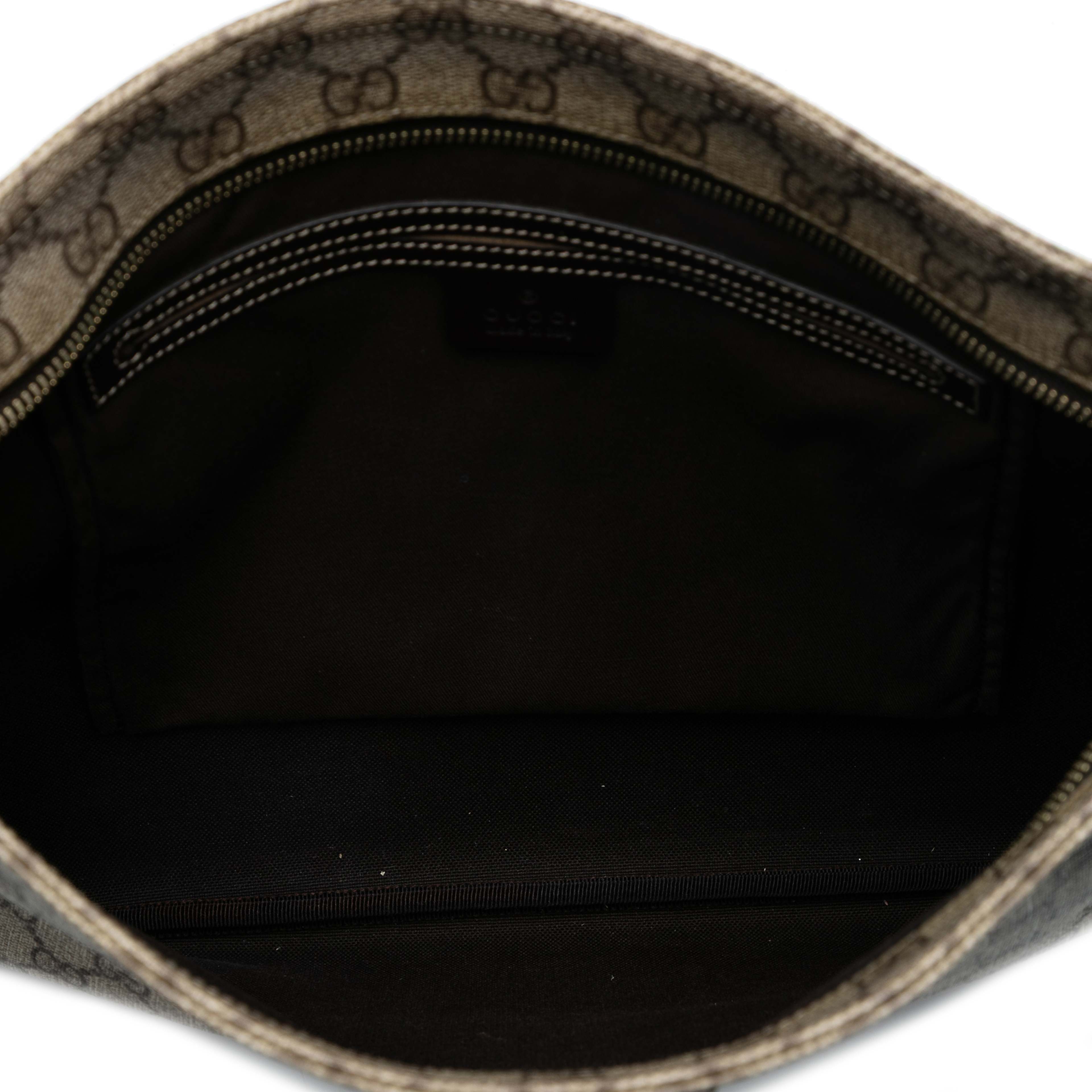 Gucci Gg Supreme Crossbody, från Luxclusif, i färgen beige. Klicka för att öppna bilden i stort format