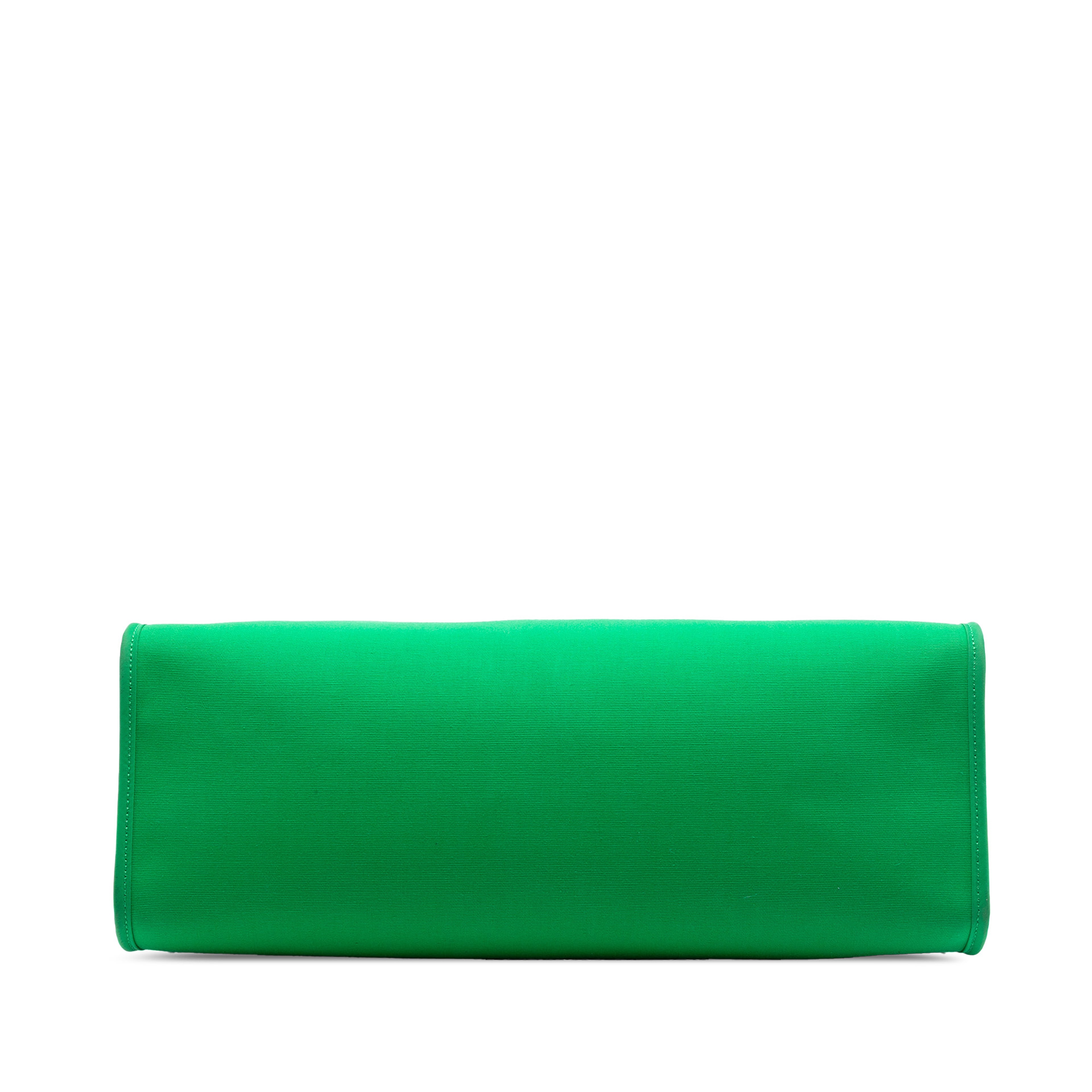 Hermès Toile Herbag Zip 31, från Luxclusif, i färgen green. Klicka för att öppna bilden i stort format