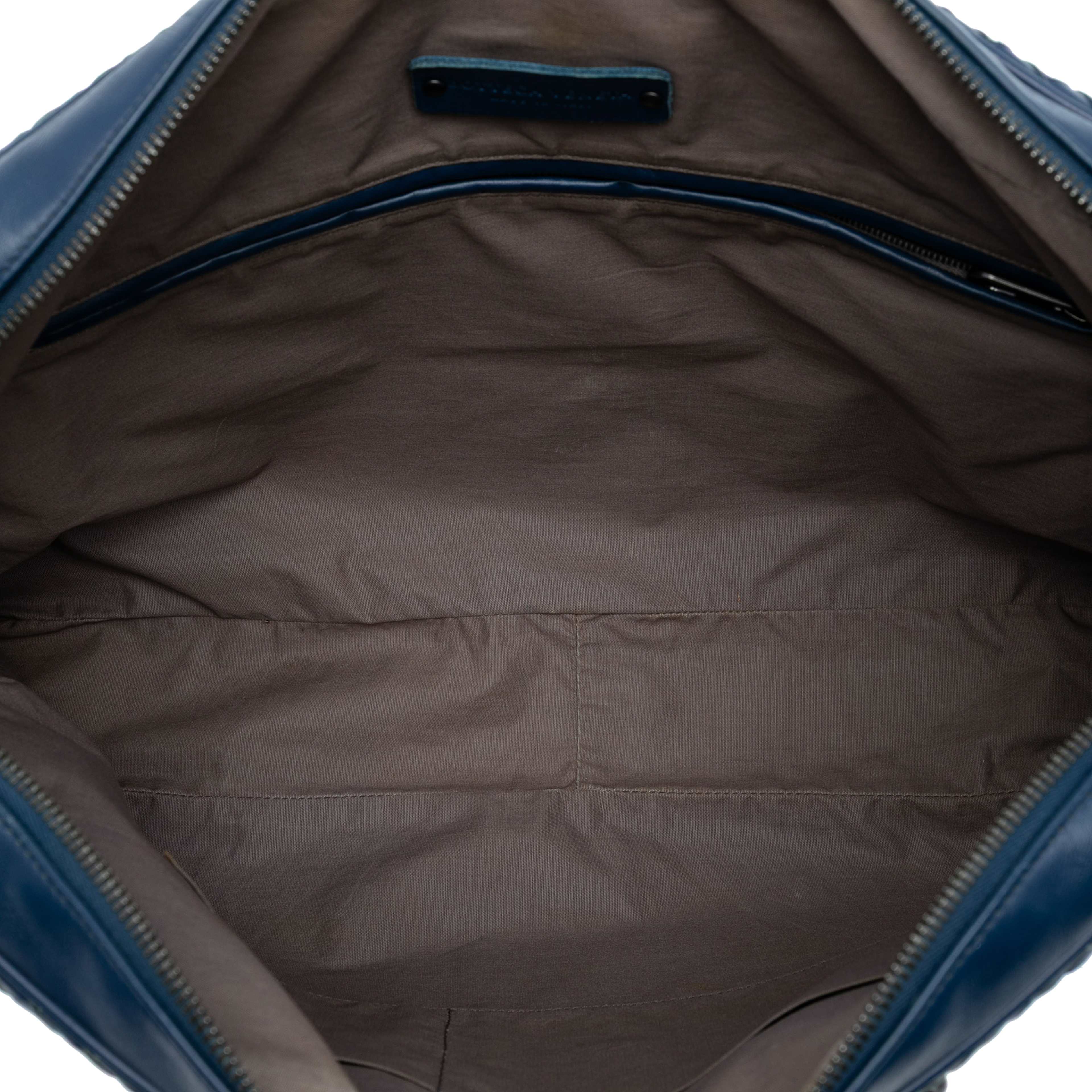 Bottega Veneta Nappa Intrecciato Business Bag, från Luxclusif, i färgen blue. Klicka för att öppna bilden i stort format