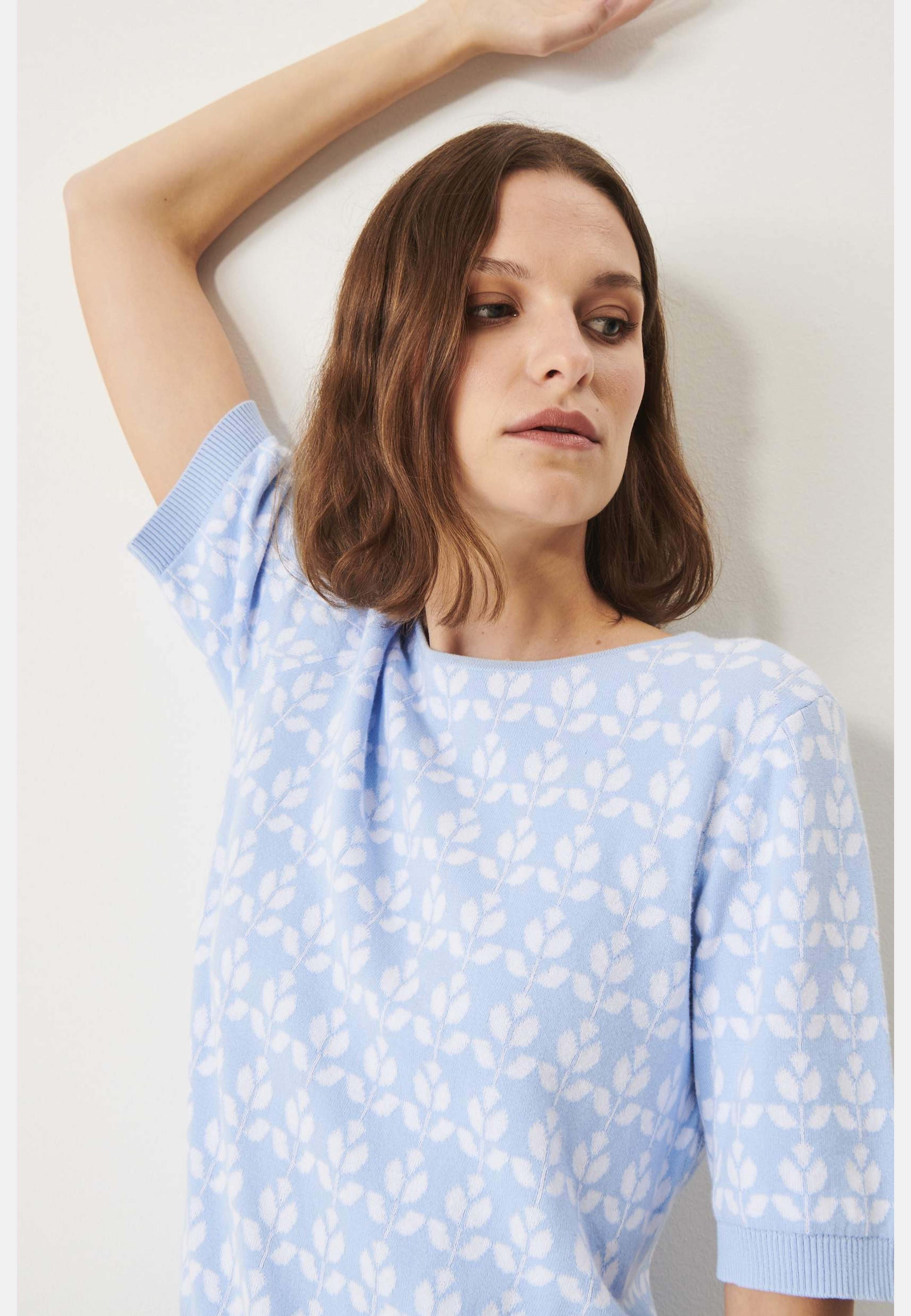 Bess Jumper, från Jumperfabriken, i färgen light blue. Klicka för att öppna bilden i stort format