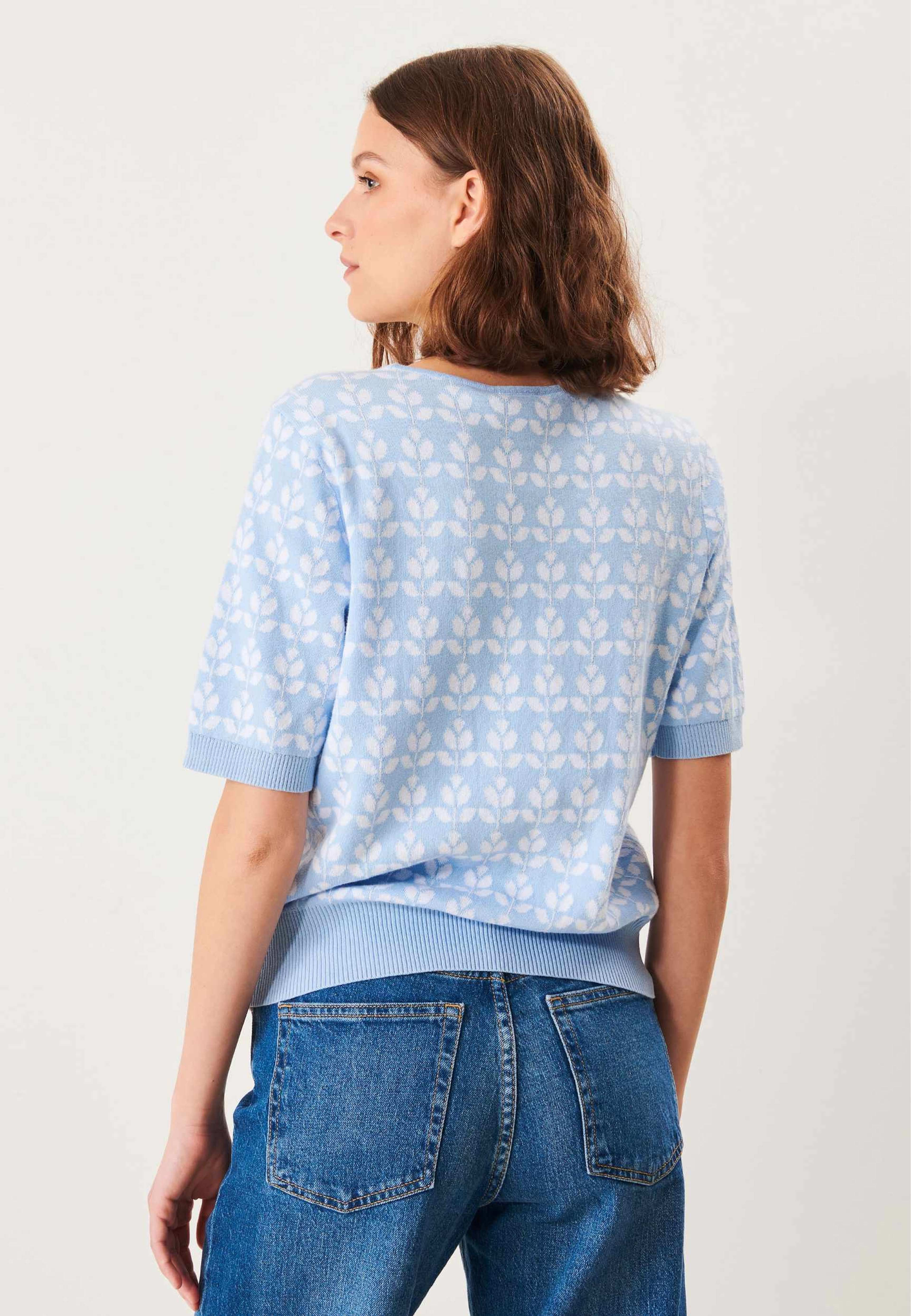 Bess Jumper, från Jumperfabriken, i färgen light blue. Klicka för att öppna bilden i stort format