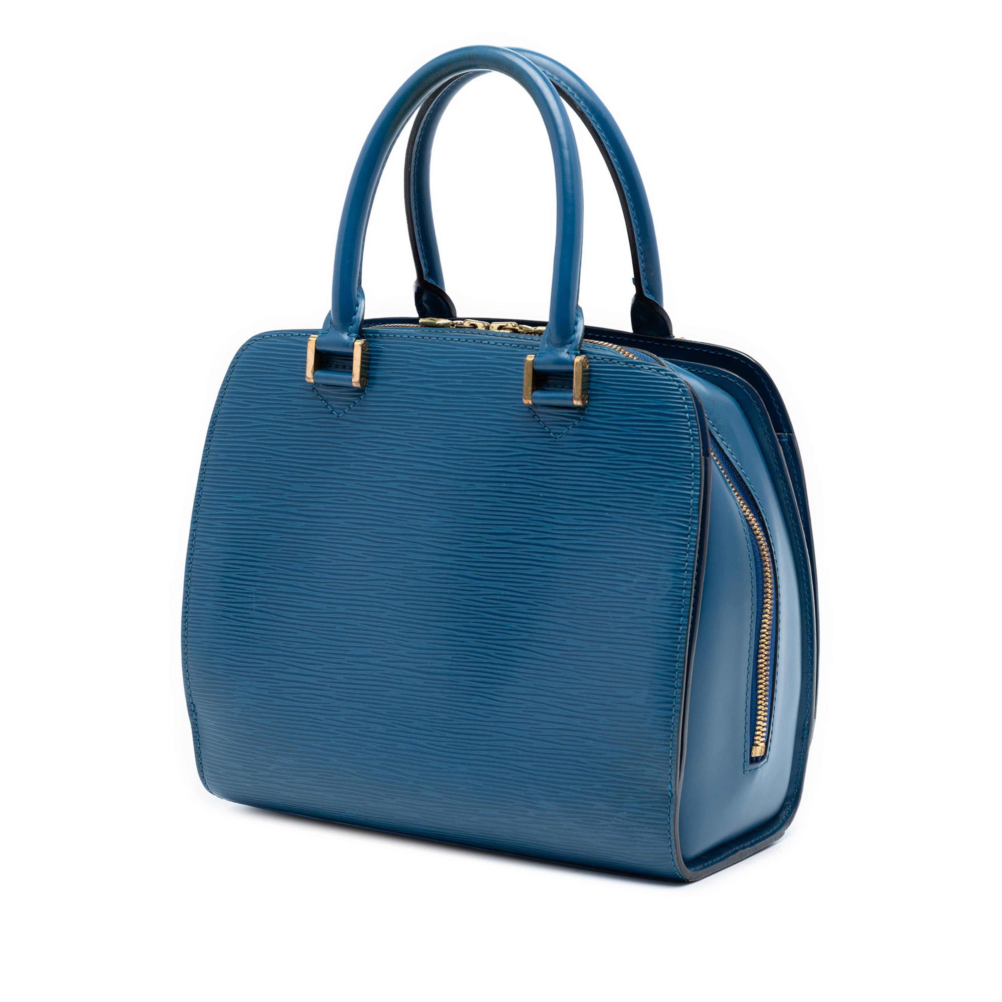 Louis Vuitton Epi Pont Neuf Pm, från Luxclusif, i färgen blue. Klicka för att öppna bilden i stort format