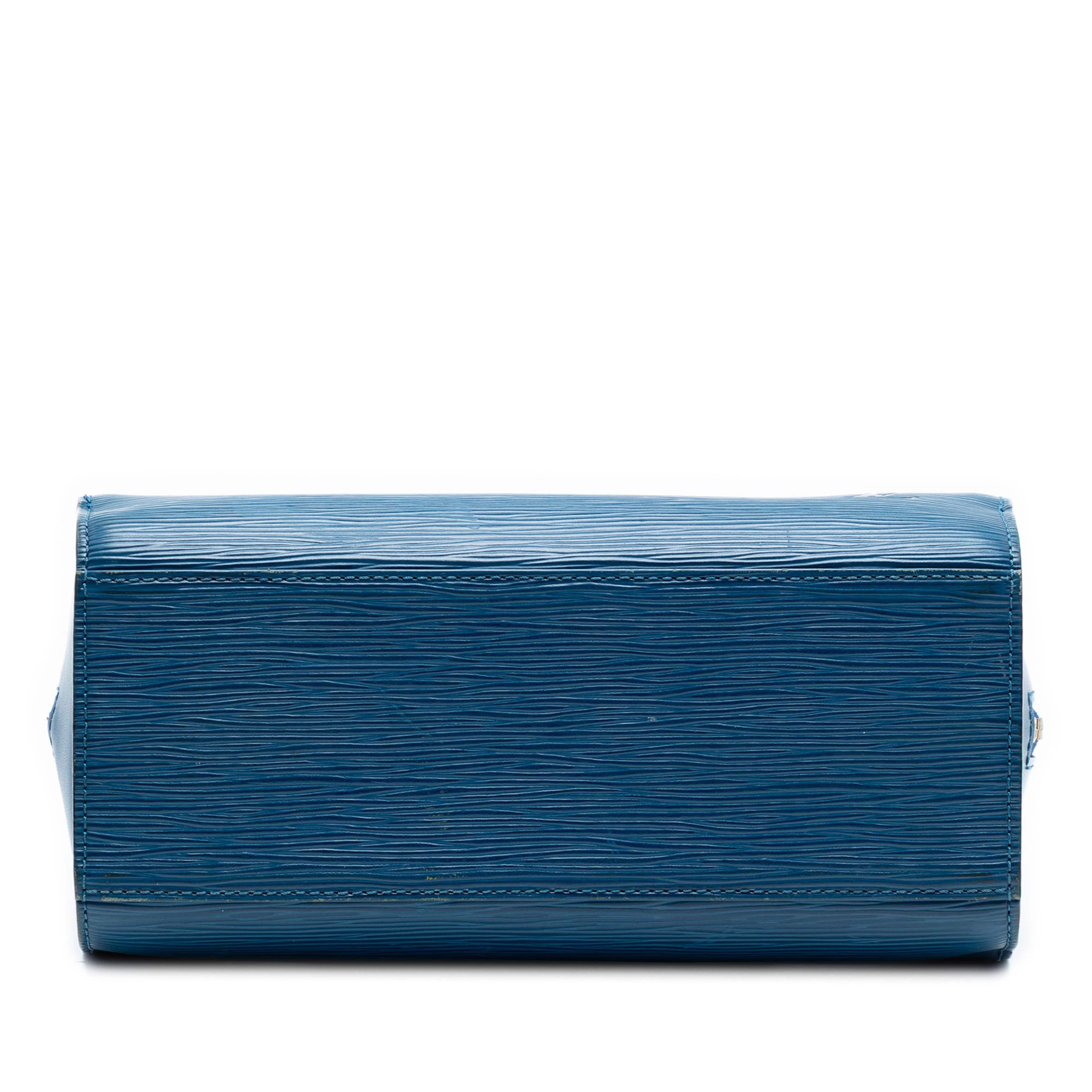 Louis Vuitton Epi Pont Neuf Pm, från Luxclusif, i färgen blue. Klicka för att öppna bilden i stort format