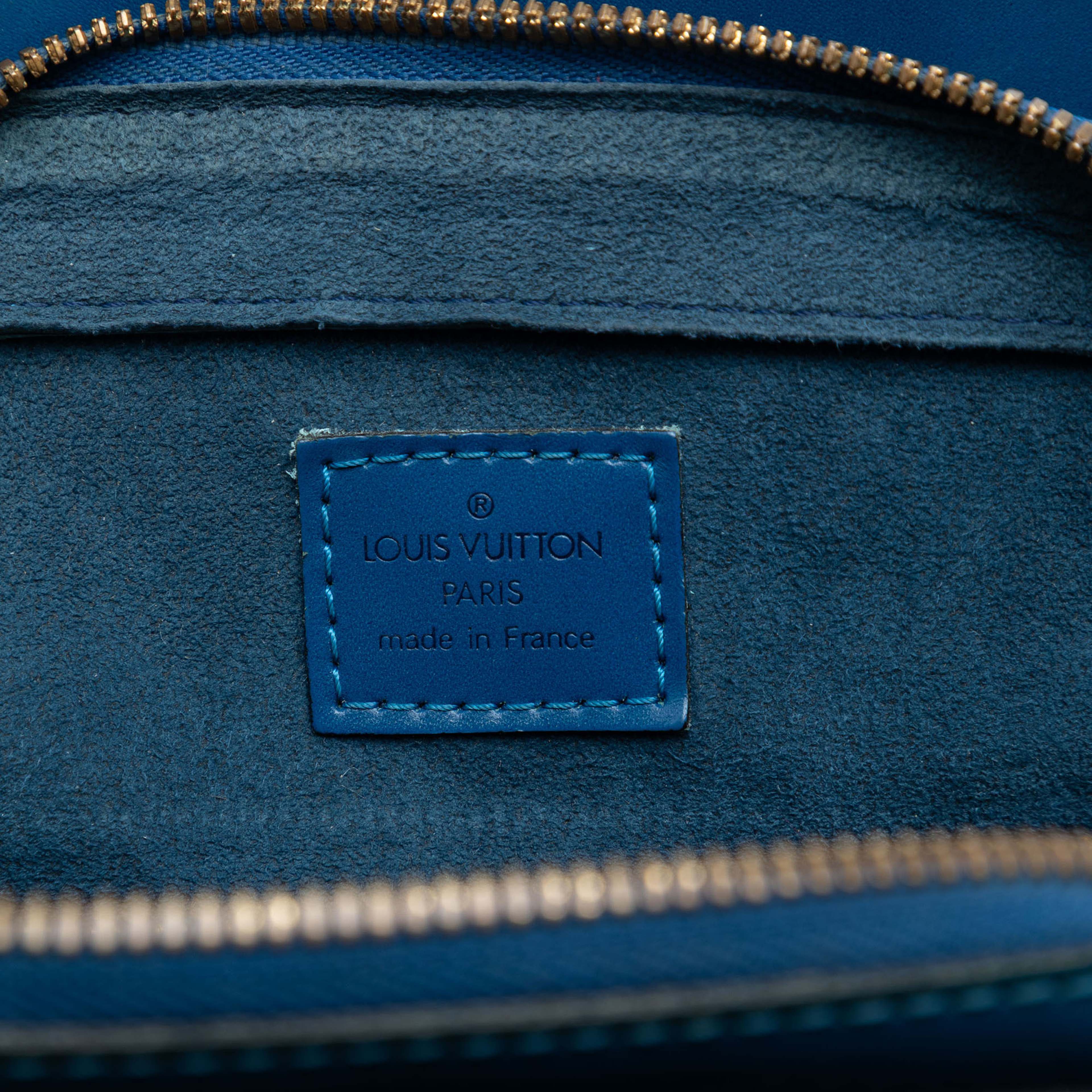 Louis Vuitton Epi Pont Neuf Pm, från Luxclusif, i färgen blue. Klicka för att öppna bilden i stort format