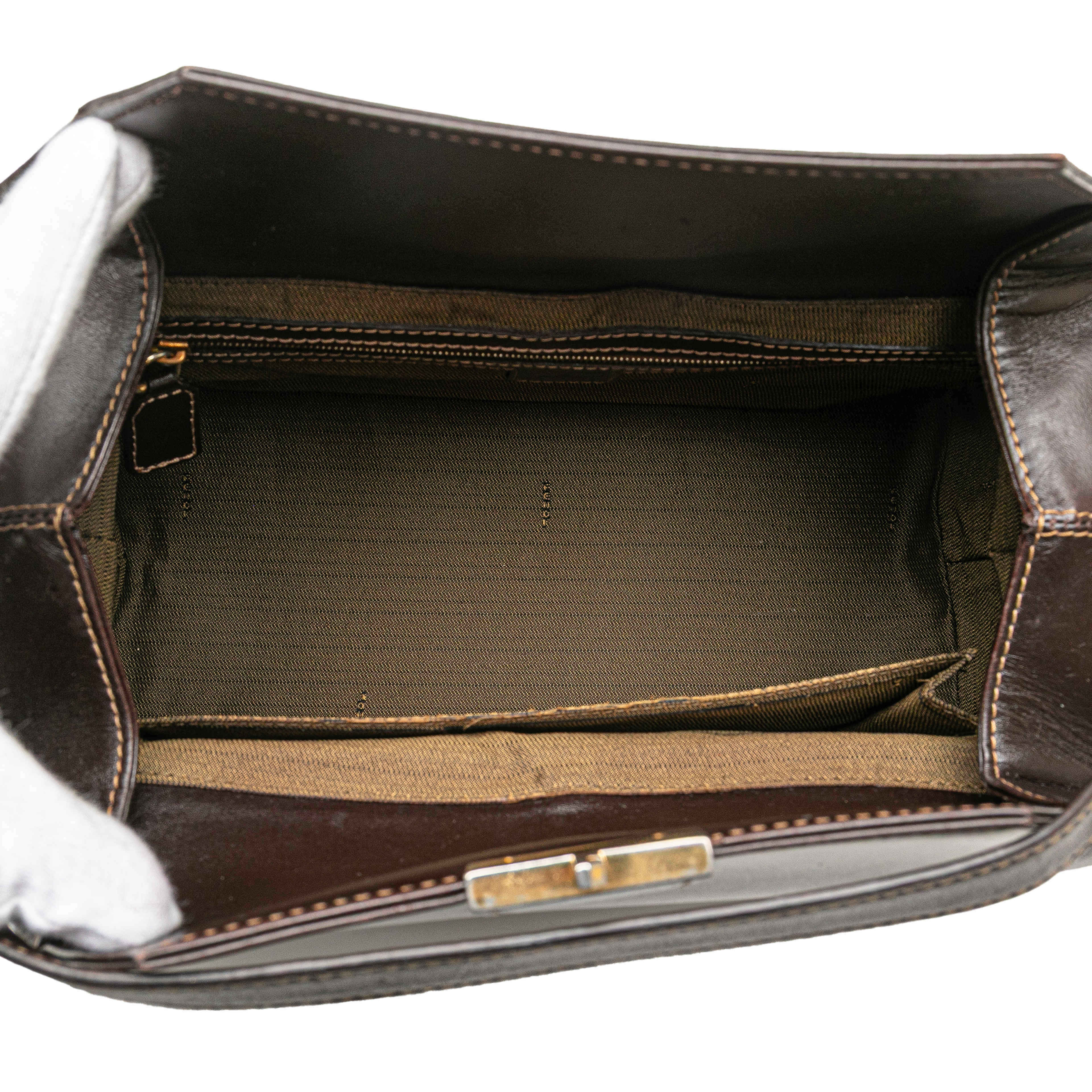 Fendi Zucca Canvas Push Lock Box Handbag, från Luxclusif, i färgen brown. Klicka för att öppna bilden i stort format