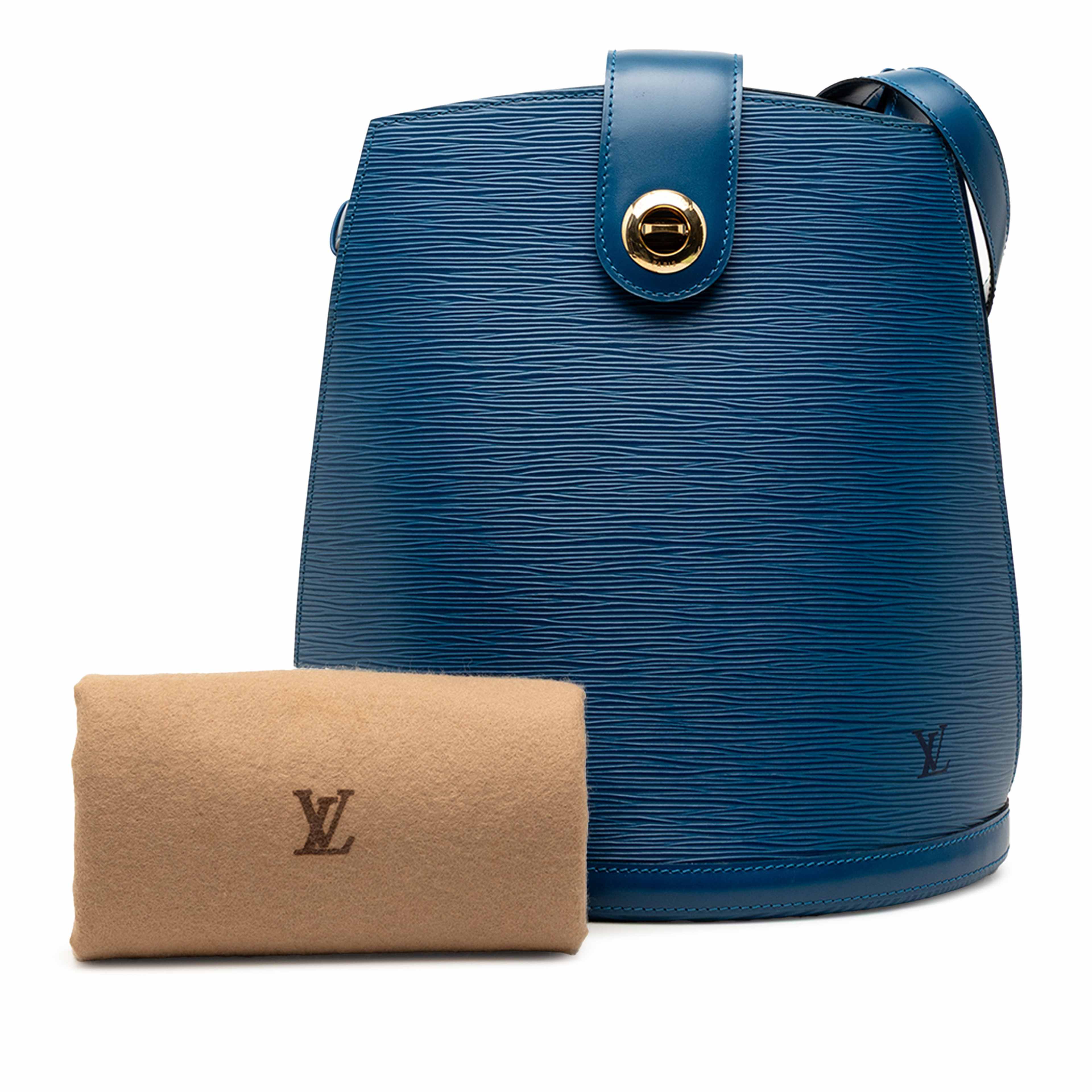 Louis Vuitton Epi Cluny, från Luxclusif, i färgen blå. Klicka för att öppna bilden i stort format