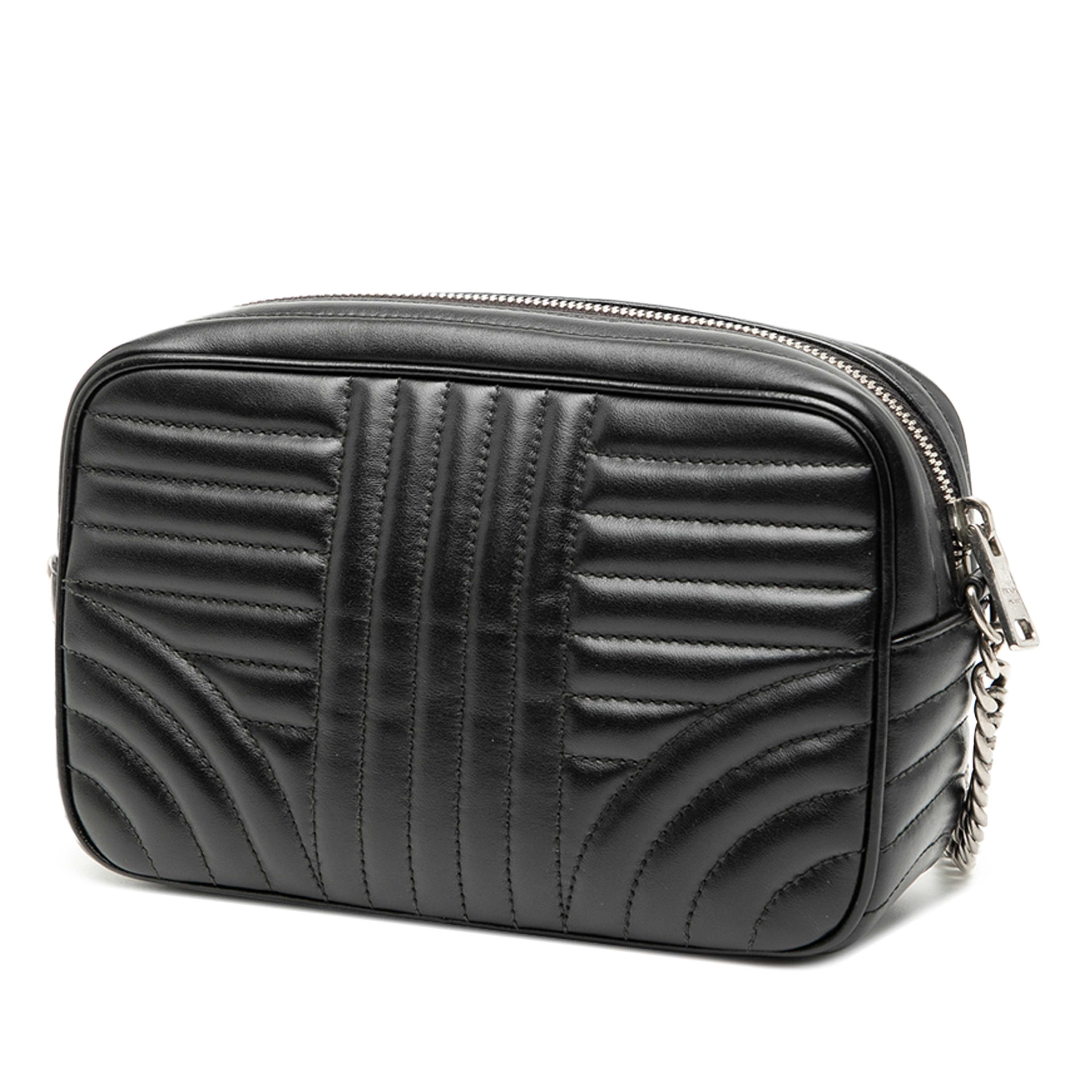 Prada Soft Calfskin Diagramme Camera Bag, från Luxclusif, i färgen svart. Klicka för att öppna bilden i stort format