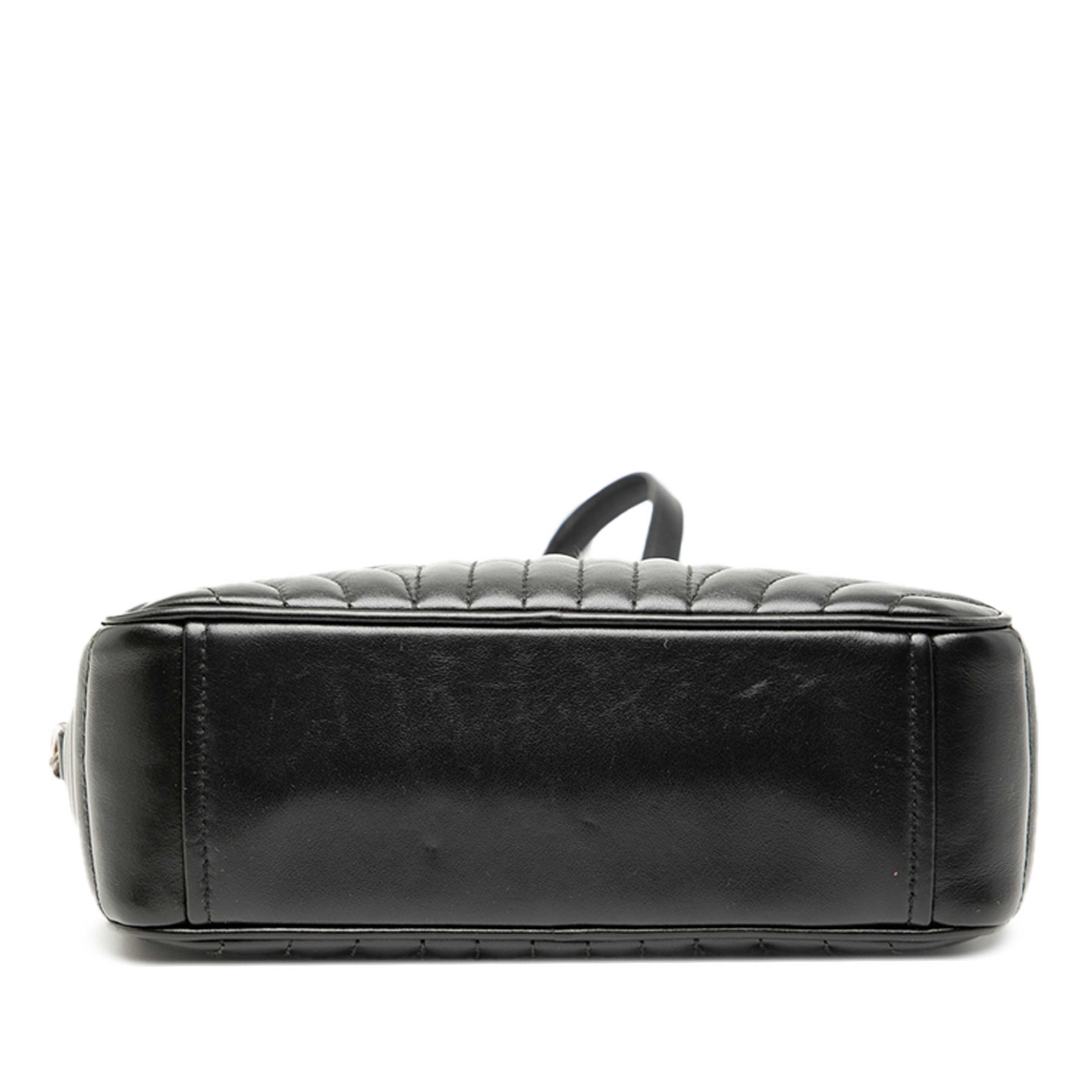 Prada Soft Calfskin Diagramme Camera Bag, från Luxclusif, i färgen svart. Klicka för att öppna bilden i stort format