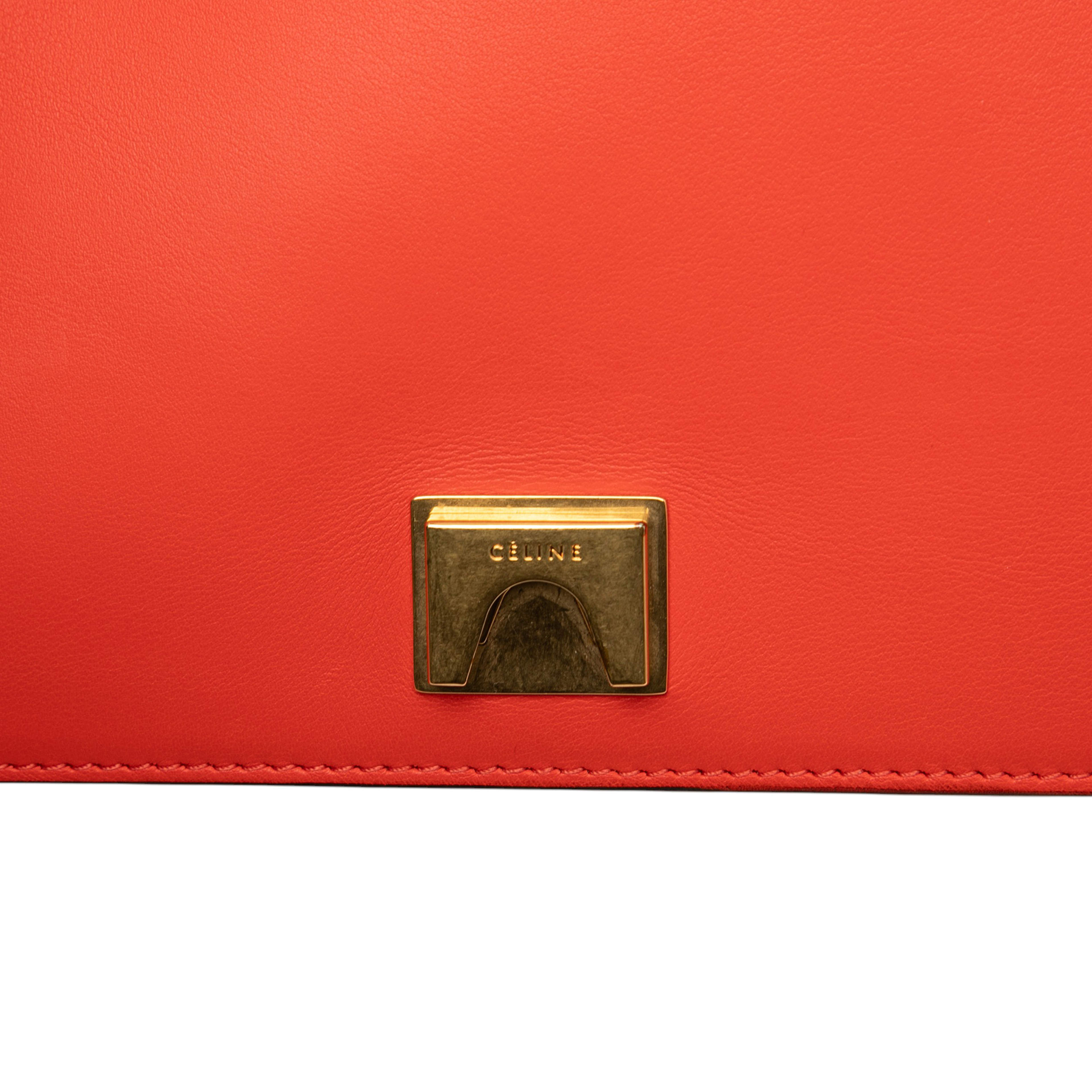 Celine Medium Shiny Smooth Calfskin Frame Shoulder Bag, från Luxclusif, i färgen dark red. Klicka för att öppna bilden i stort format