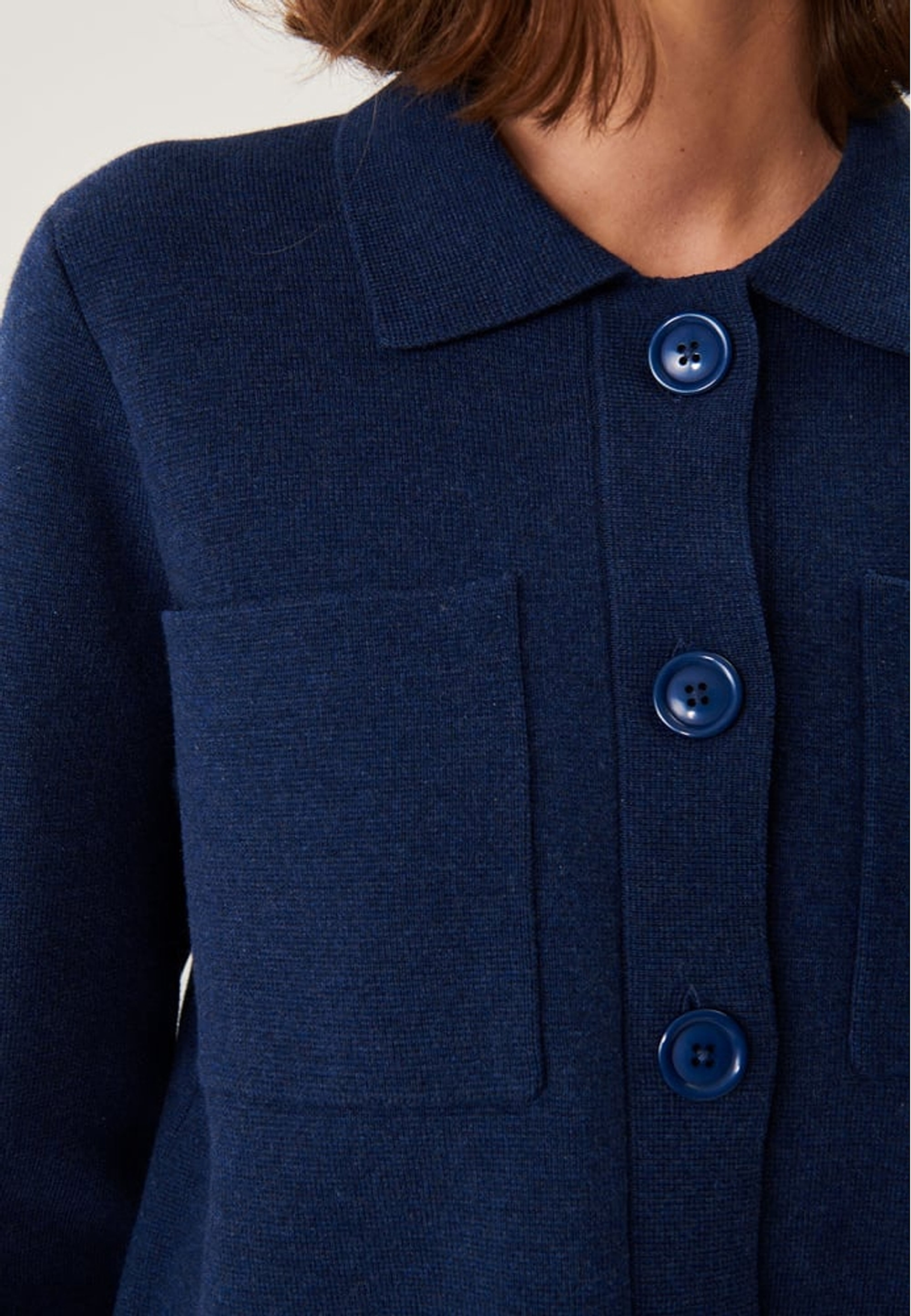 Alexis Cardigan, från Jumperfabriken, i färgen navy. Klicka för att öppna bilden i stort format