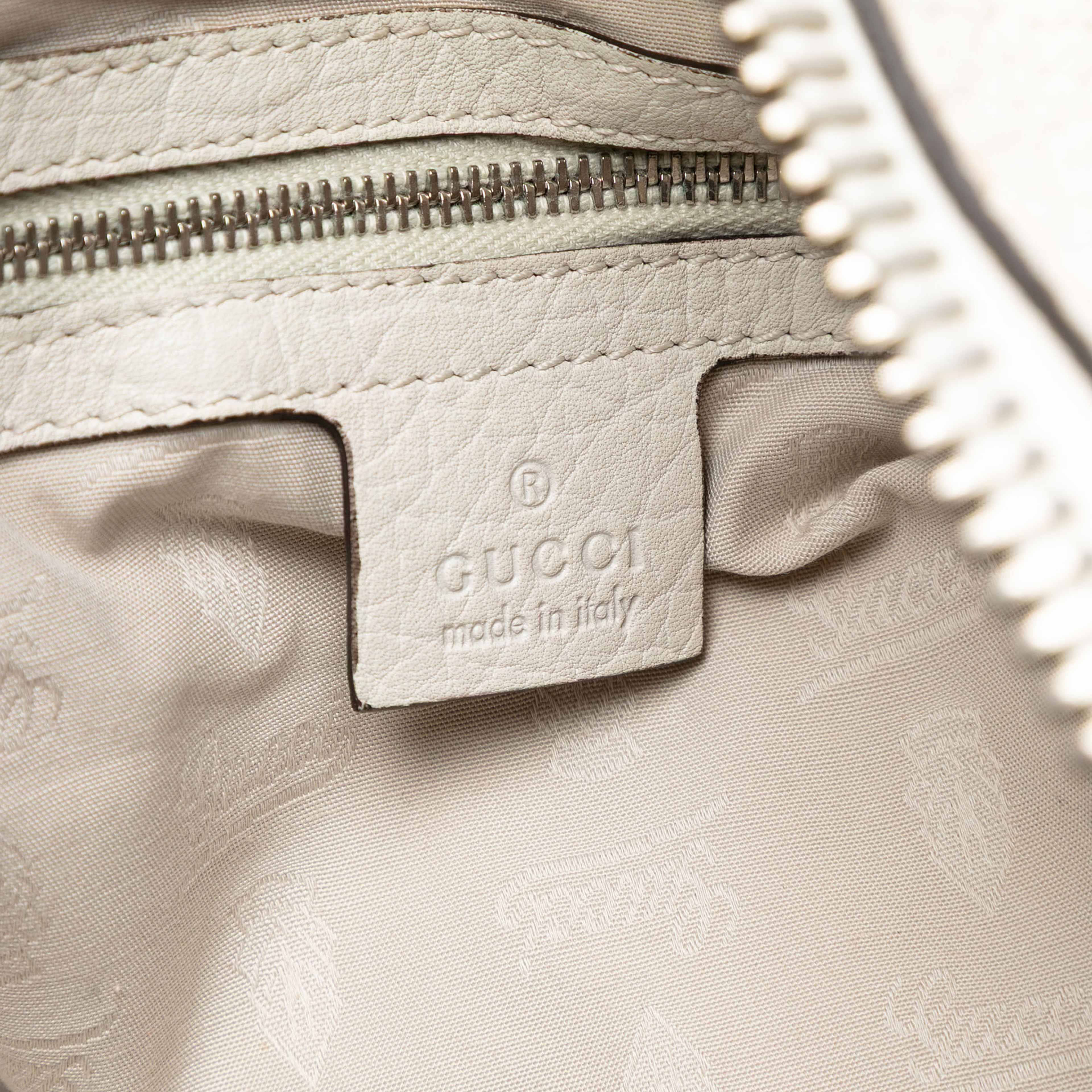 Gucci Large Leather Bamboo Bar Tote, från Luxclusif, i färgen white. Klicka för att öppna bilden i stort format