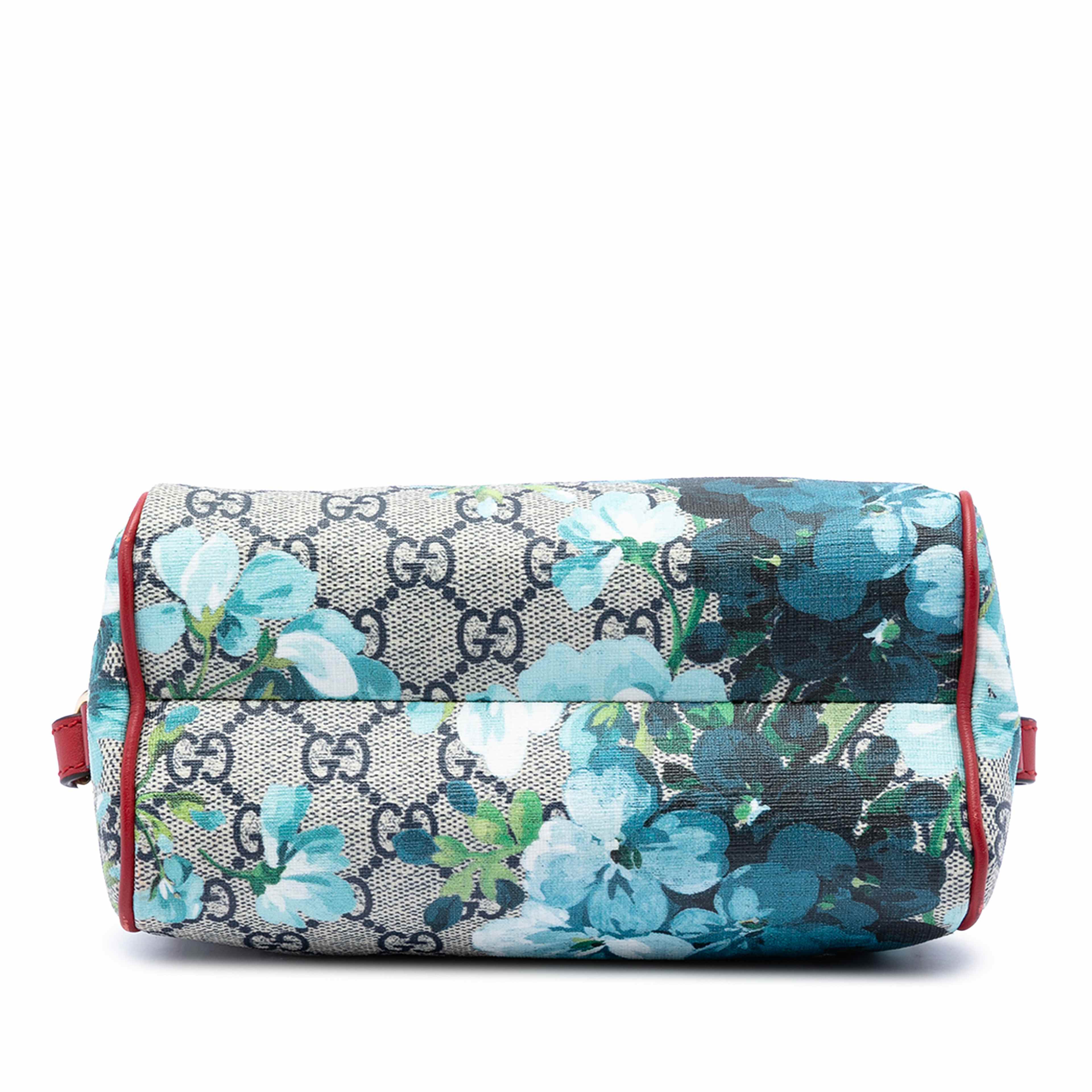 Gucci Mini Gg Supreme Blooms Boston Bag, från Luxclusif, i färgen röd. Klicka för att öppna bilden i stort format