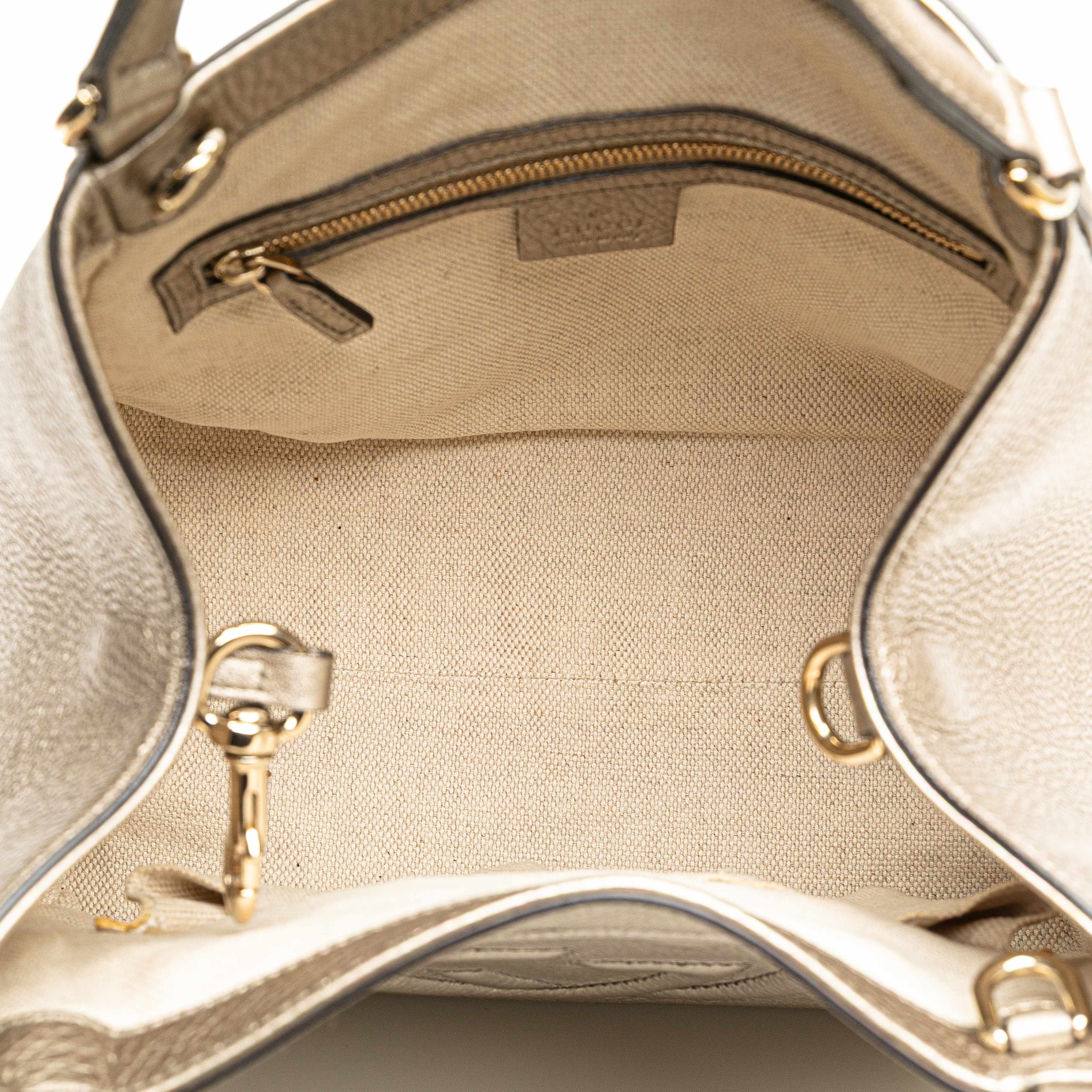 Gucci Small Leather Soho Satchel, från Luxclusif, i färgen gold. Klicka för att öppna bilden i stort format
