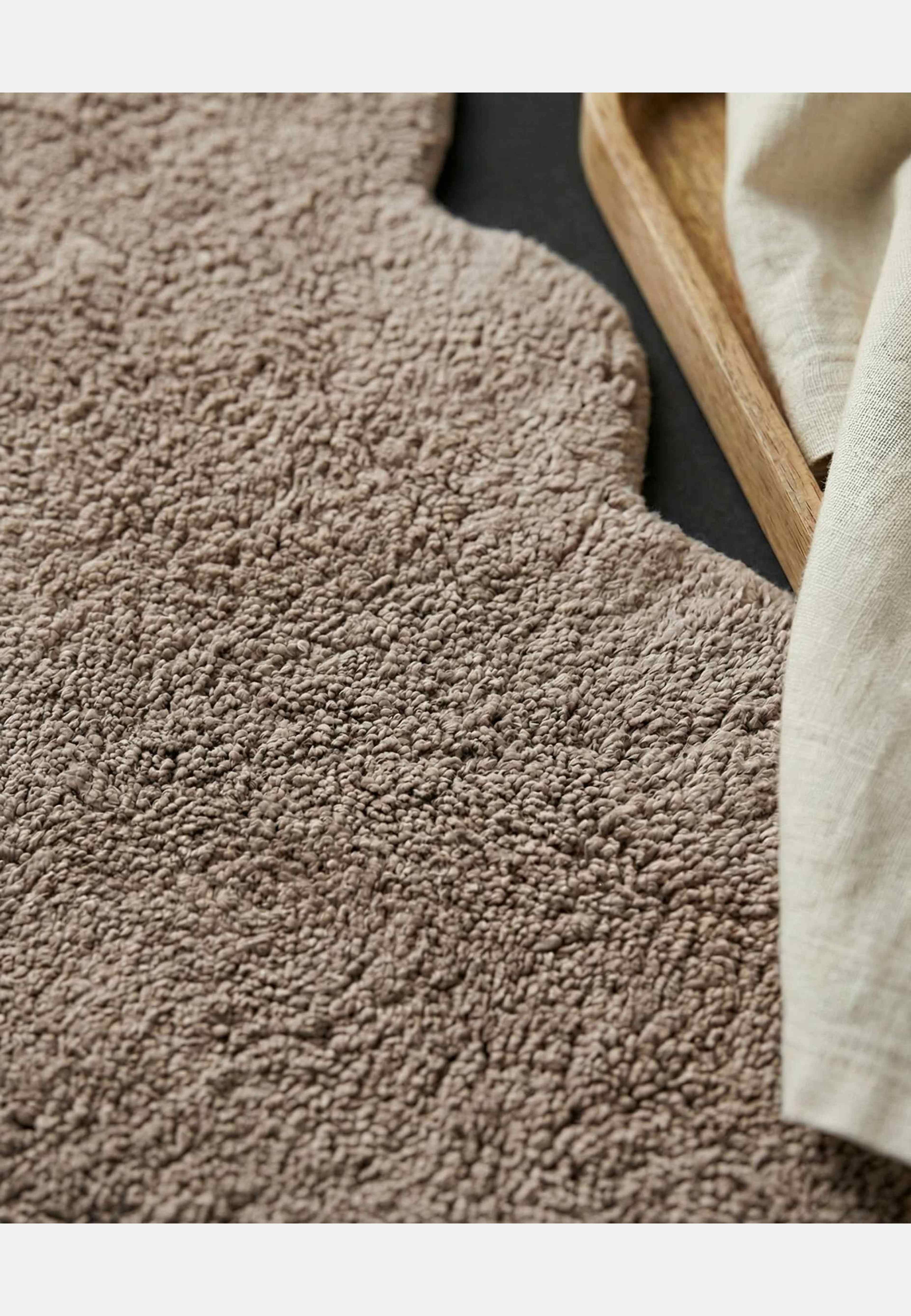 Badrumsmatta Clam, från Classic Collection, i färgen beige. Klicka för att öppna bilden i stort format