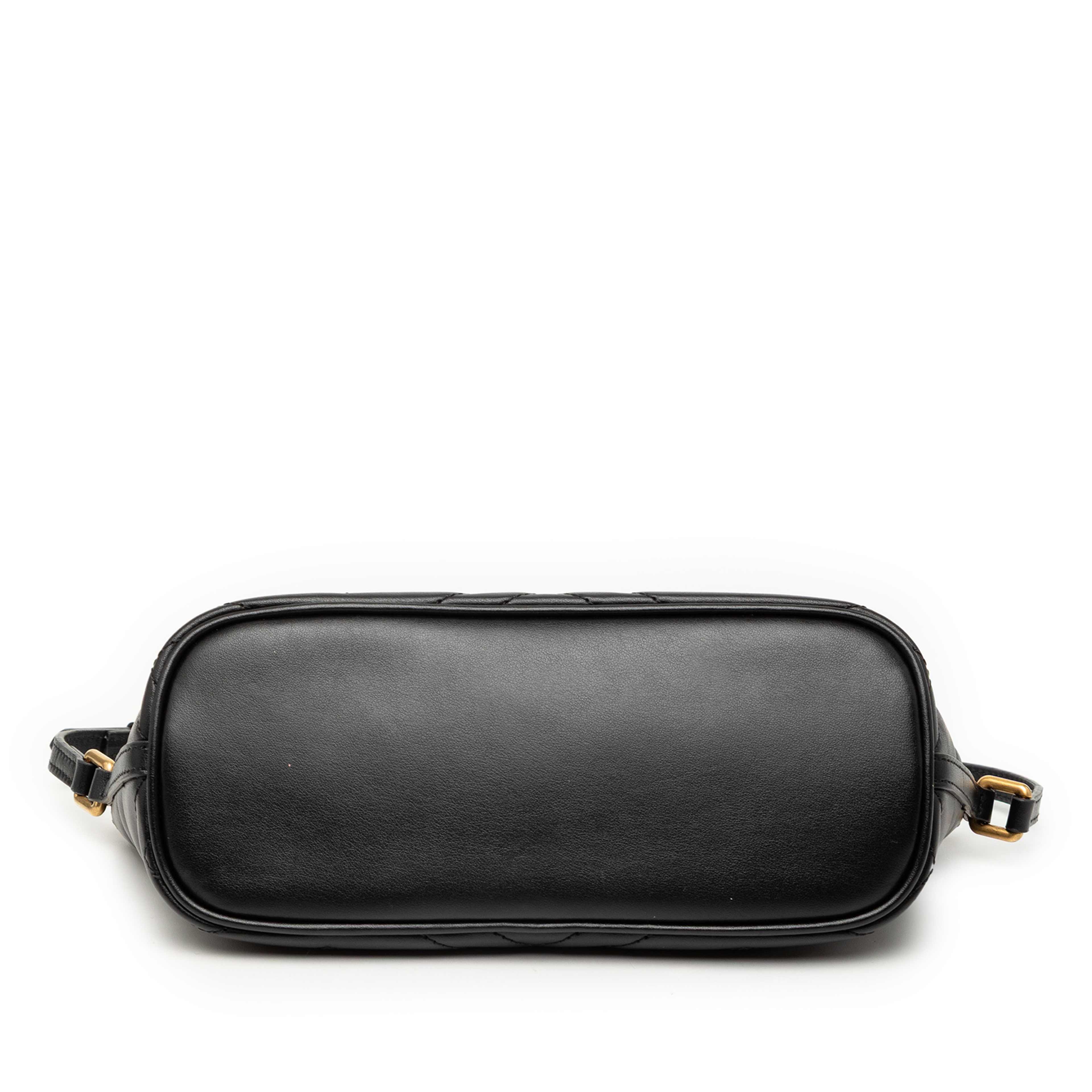 Gucci Gg Marmont Matelasse Leather Shoulder Bag, från Luxclusif, i färgen black. Klicka för att öppna bilden i stort format