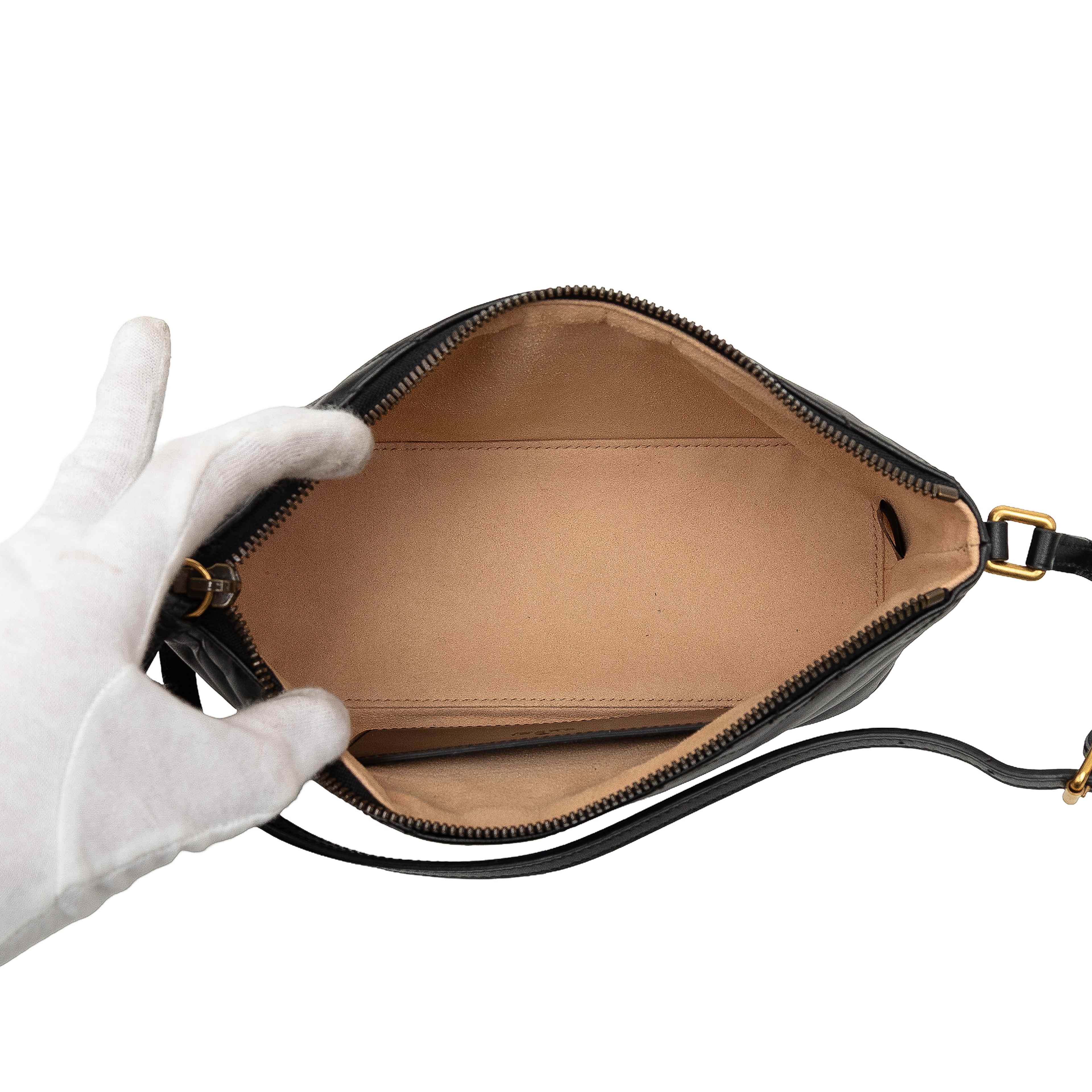 Gucci Gg Marmont Matelasse Leather Shoulder Bag, från Luxclusif, i färgen black. Klicka för att öppna bilden i stort format