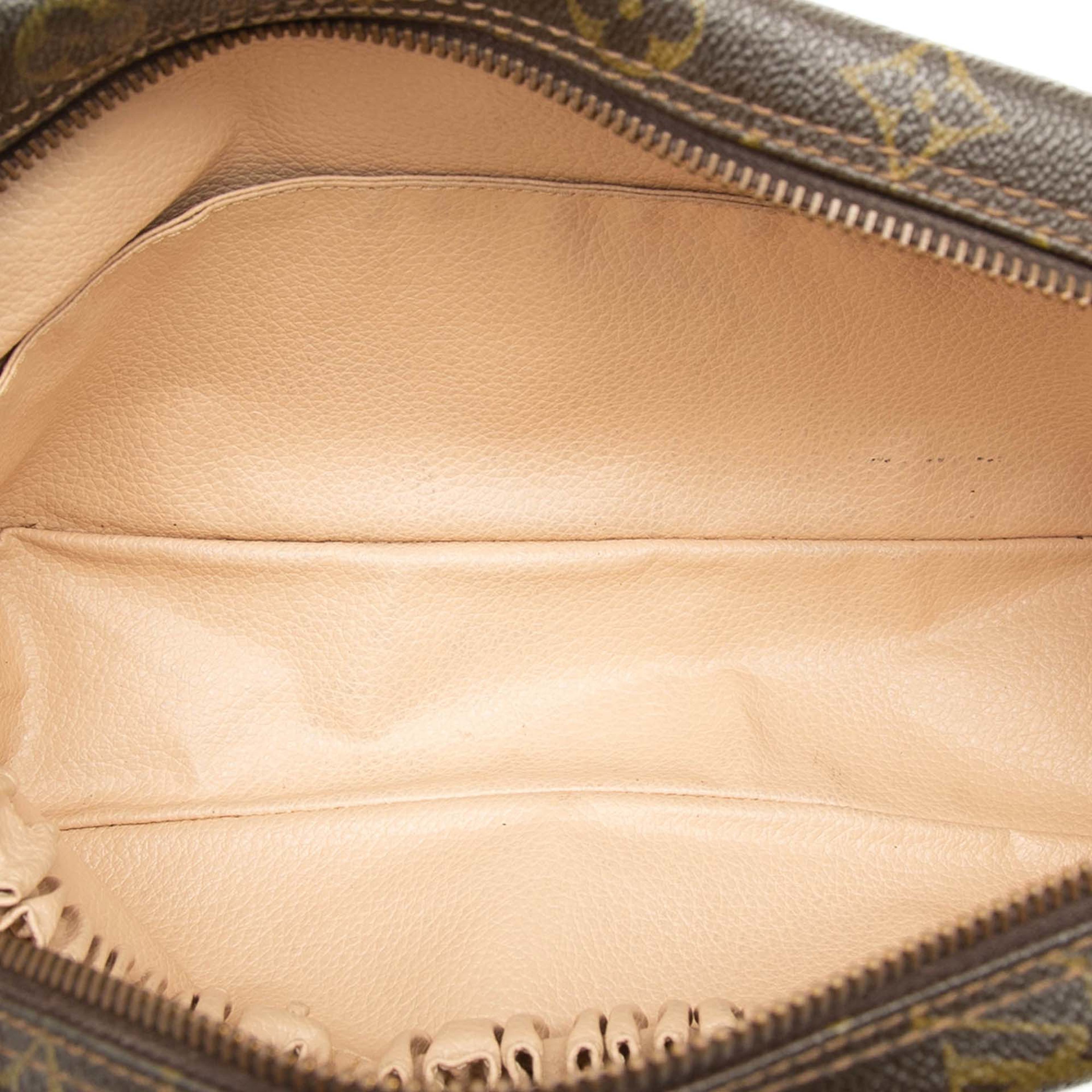 Louis Vuitton Monogram Trousse Toilette 28, från Luxclusif, i färgen brown. Klicka för att öppna bilden i stort format