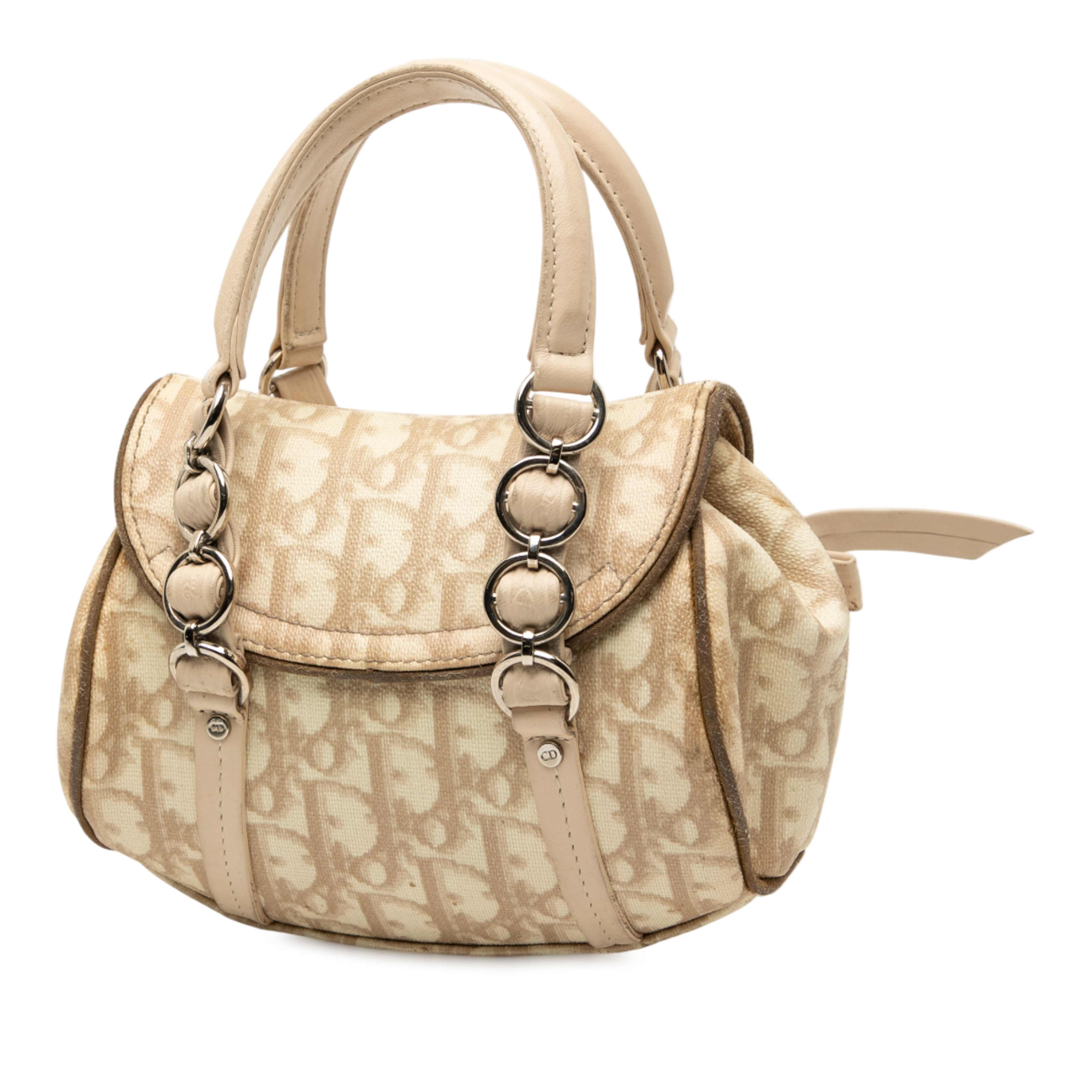 Dior Mini Diorissimo Trotter Coated Canvas Romantique Handbag, från Luxclusif, i färgen beige. Klicka för att öppna bilden i stort format