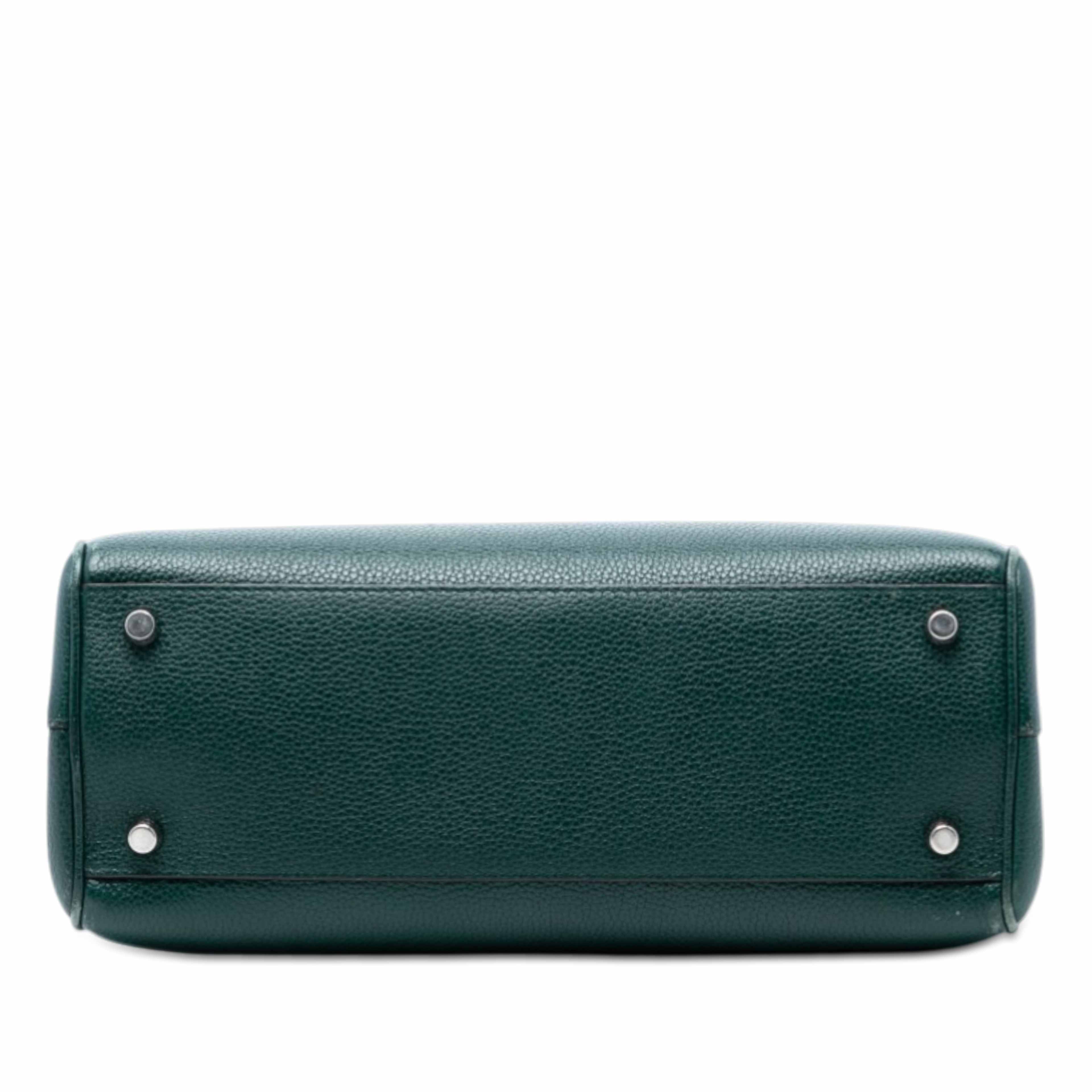 Gucci Small Grained Calfskin Zumi Top Handle Bag, från Luxclusif, i färgen green. Klicka för att öppna bilden i stort format