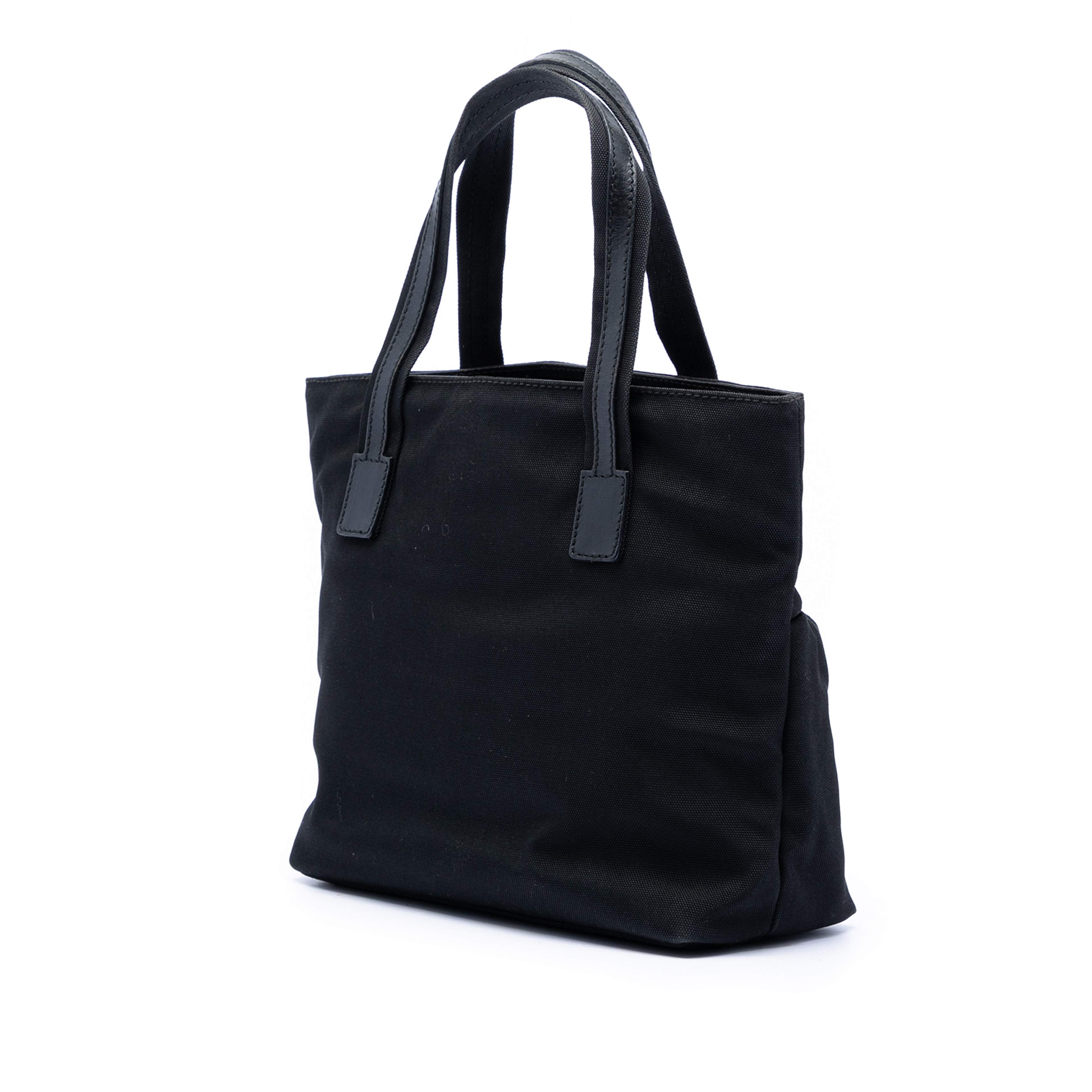 Gucci Gg Canvas Handbag, från Luxclusif, i färgen black. Klicka för att öppna bilden i stort format