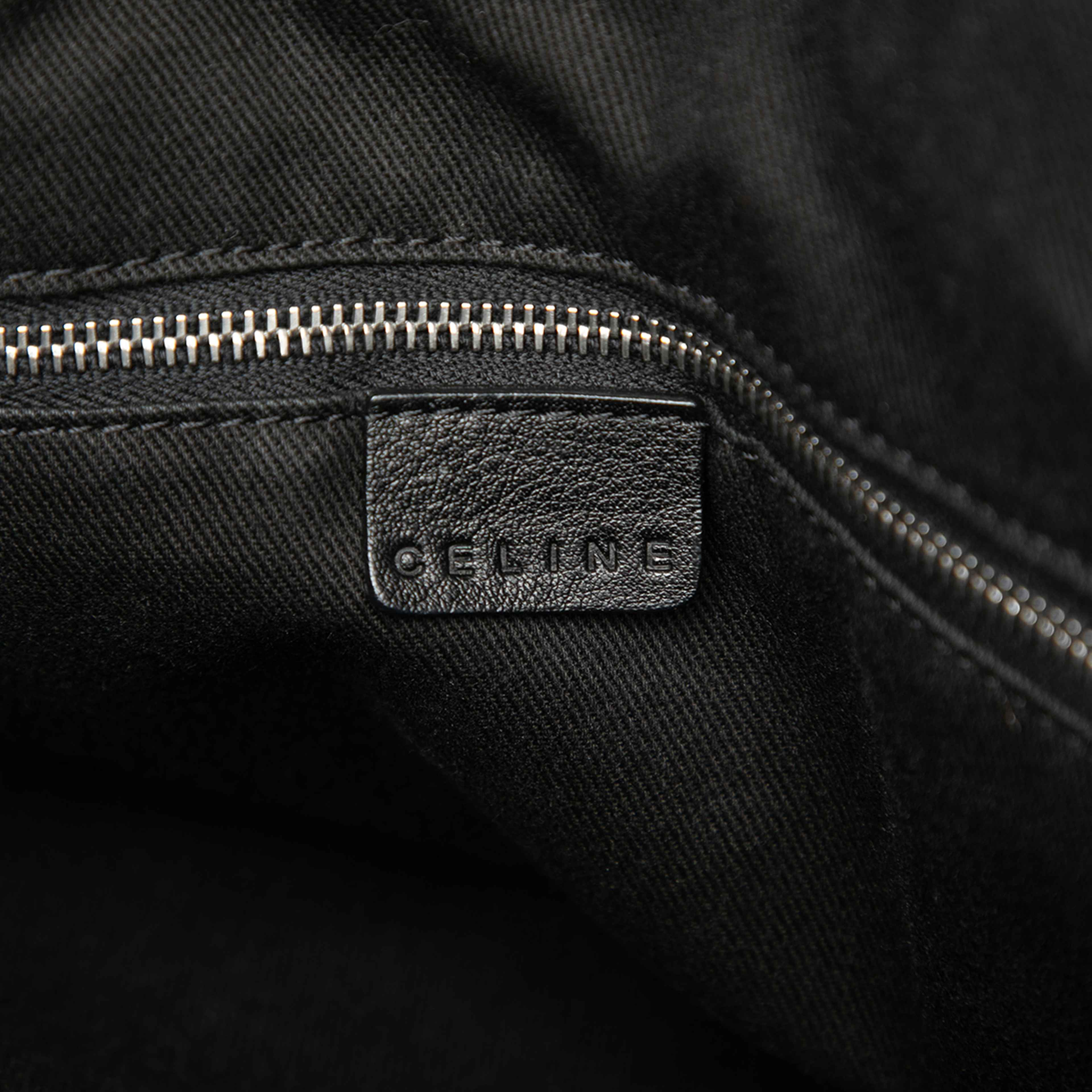 Celine Macadam Canvas Tote, från Luxclusif, i färgen gray. Klicka för att öppna bilden i stort format