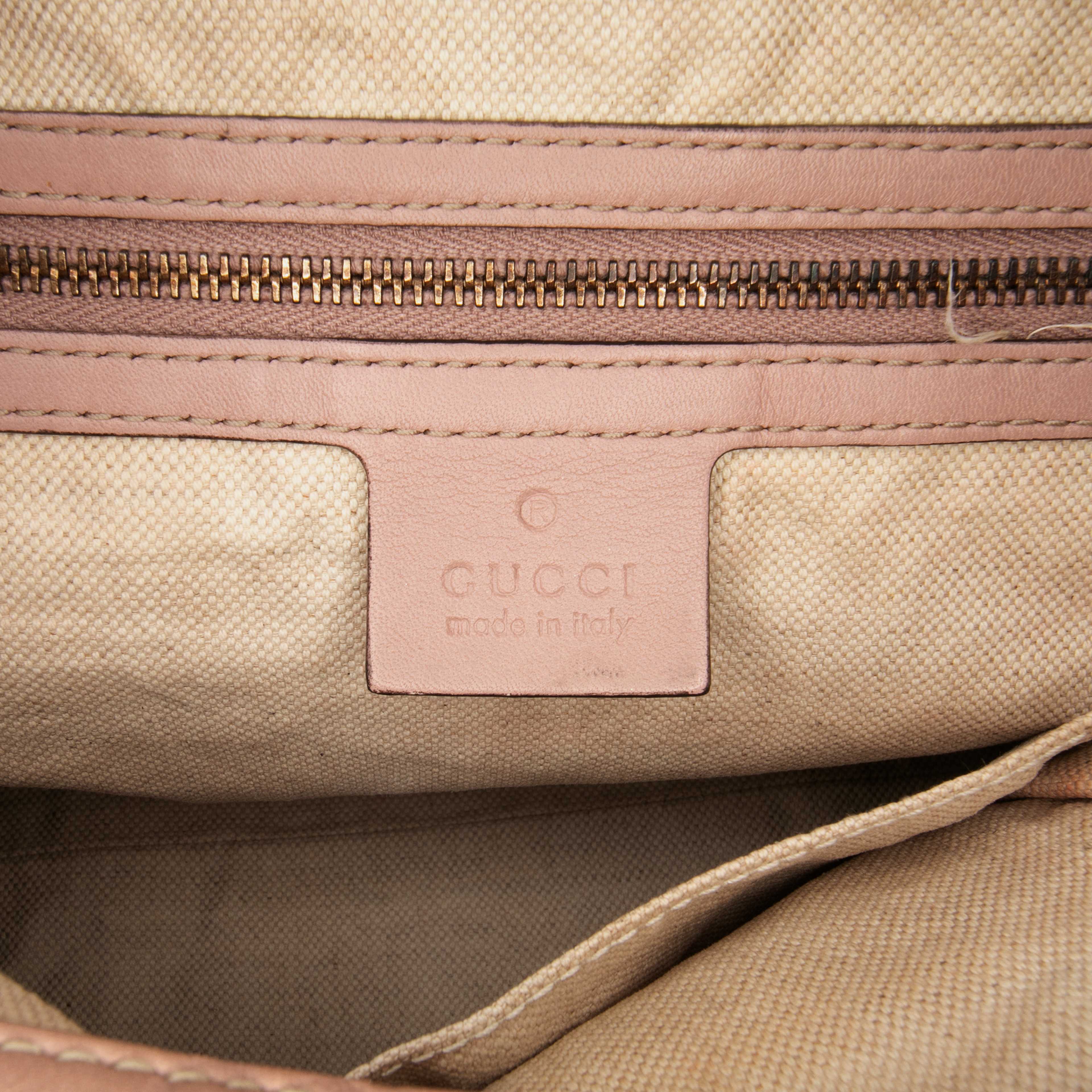 Gucci Medium Guccissima Bree Fold Over Tote, från Luxclusif, i färgen nude. Klicka för att öppna bilden i stort format