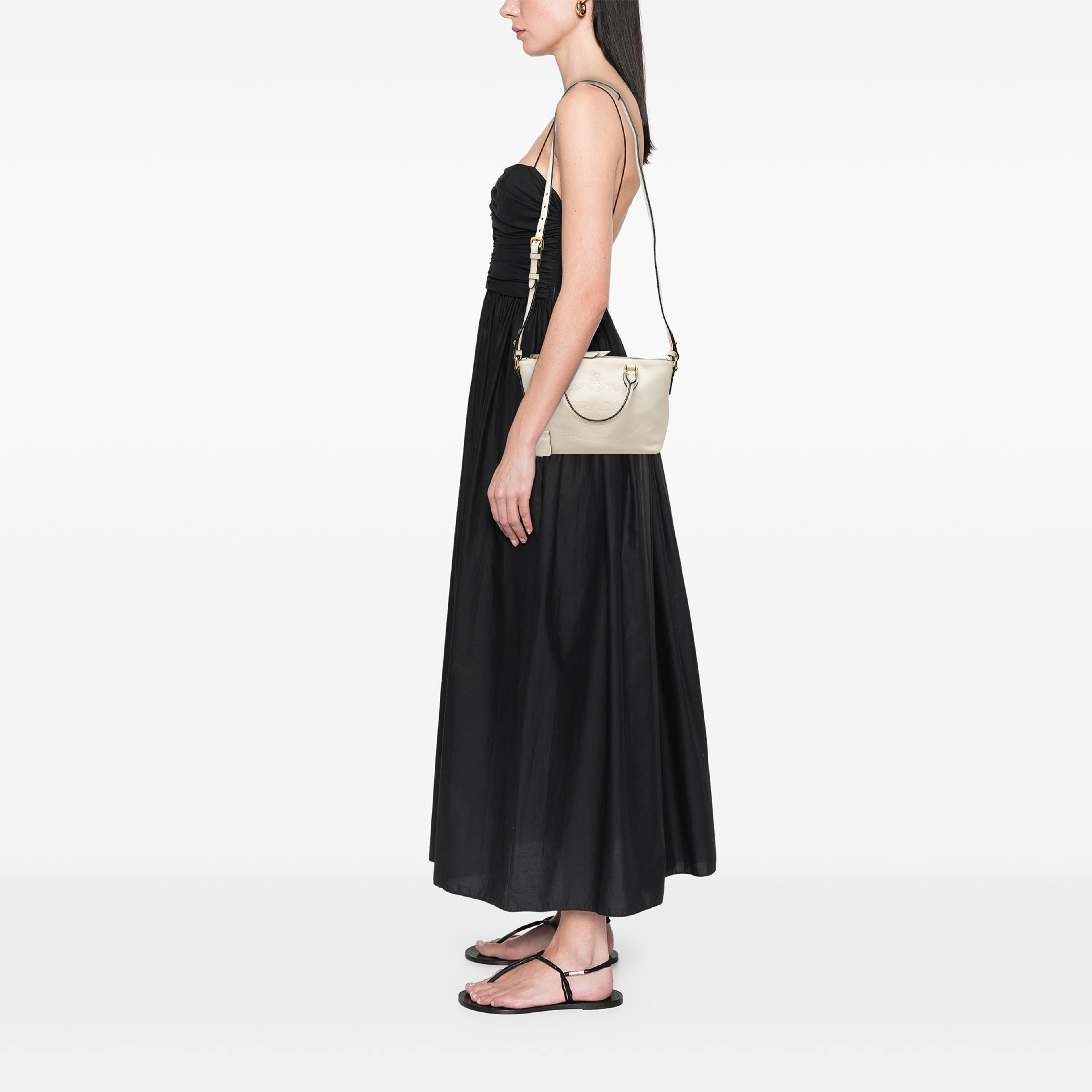 Prada Small Embossed Glace Calf Logo Convertible Satchel, från Luxclusif, i färgen vit. Klicka för att öppna bilden i stort format