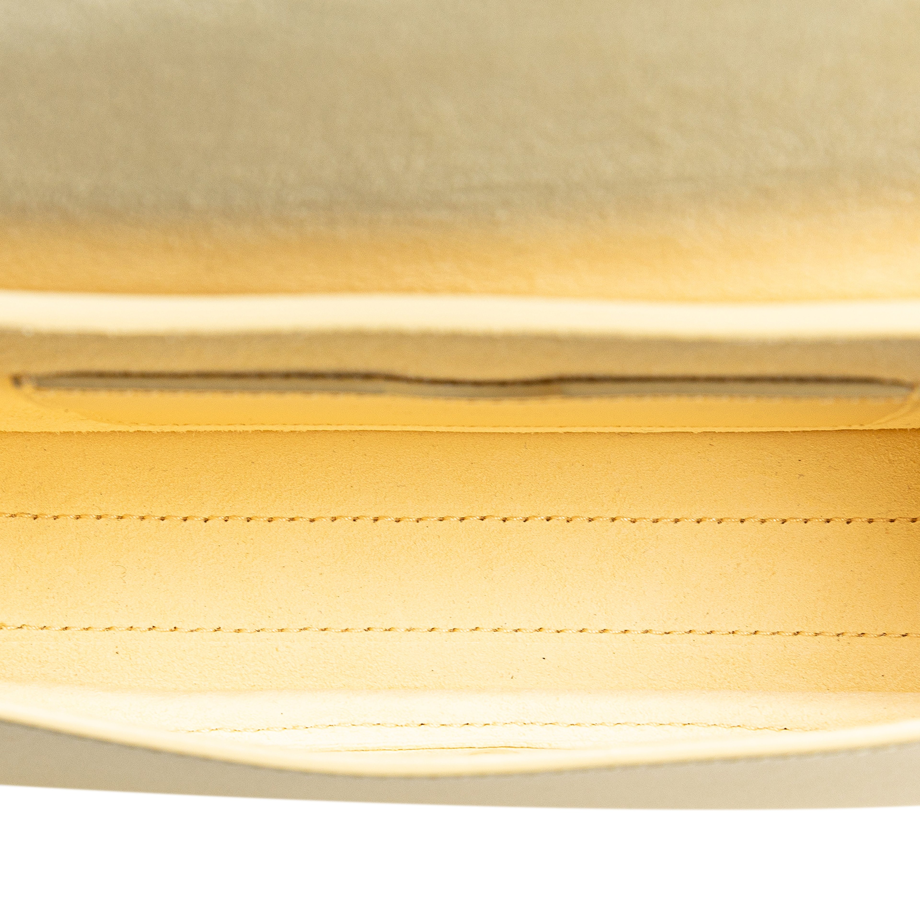 Dior Bobby East West Crossbody Bag, från Luxclusif, i färgen light yellow. Klicka för att öppna bilden i stort format