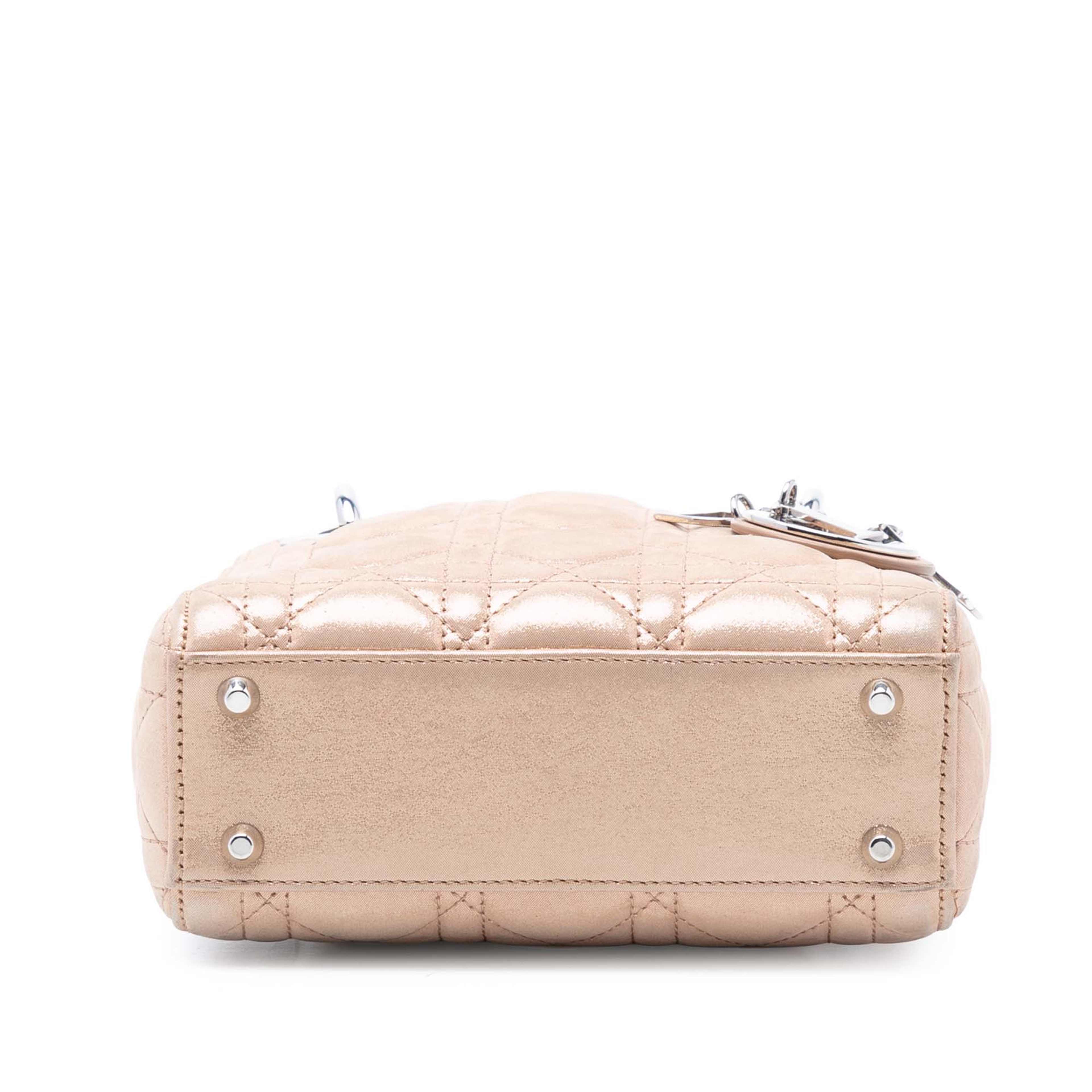 Dior Mini Iridescent Lambskin Cannage Lady Dior, från Luxclusif, i färgen beige. Klicka för att öppna bilden i stort format